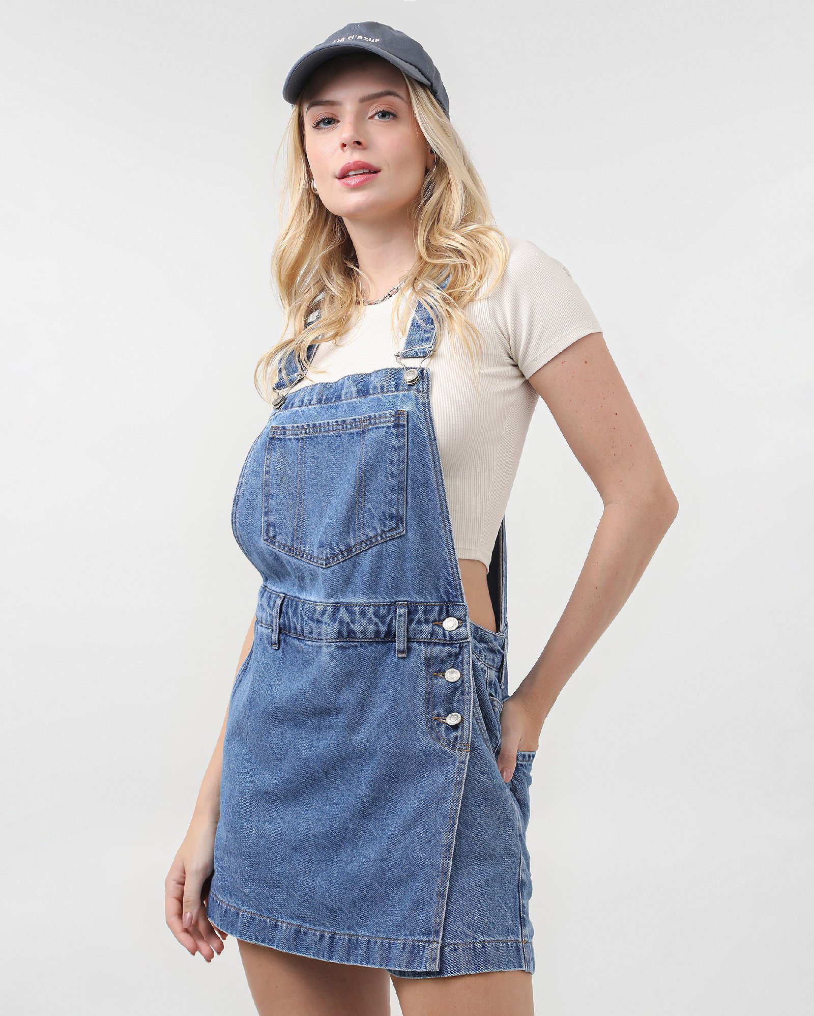 Jardineira jeans feminina com bolsos denim médio | Pool Jeans