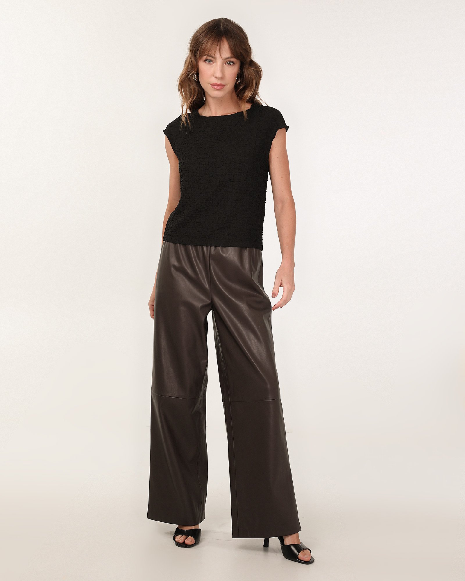 Blusa feminina ampla muscle tee texturizada preta — foto 3