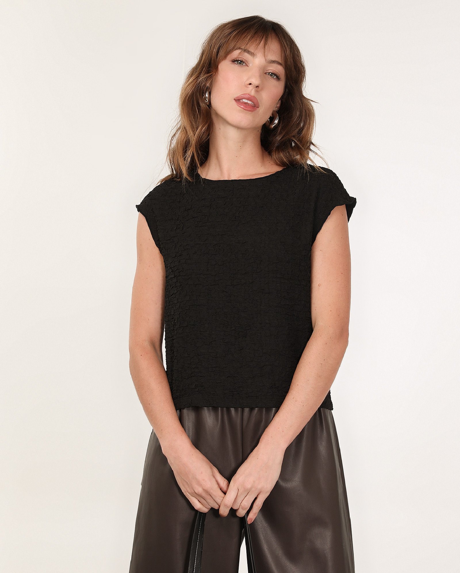 Blusa feminina ampla muscle tee texturizada preta — foto 5