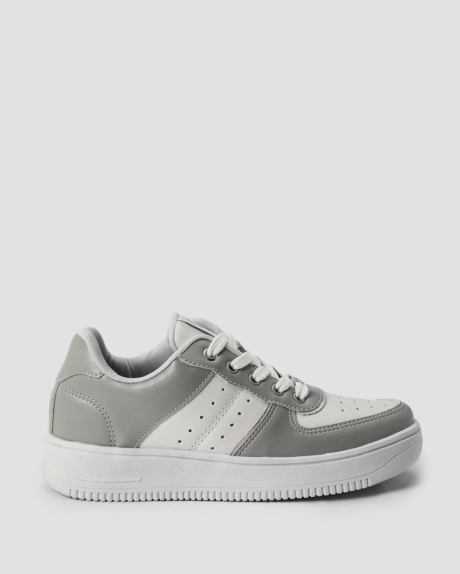 Tênis feminino casual com recortes cinza | Riachuelo