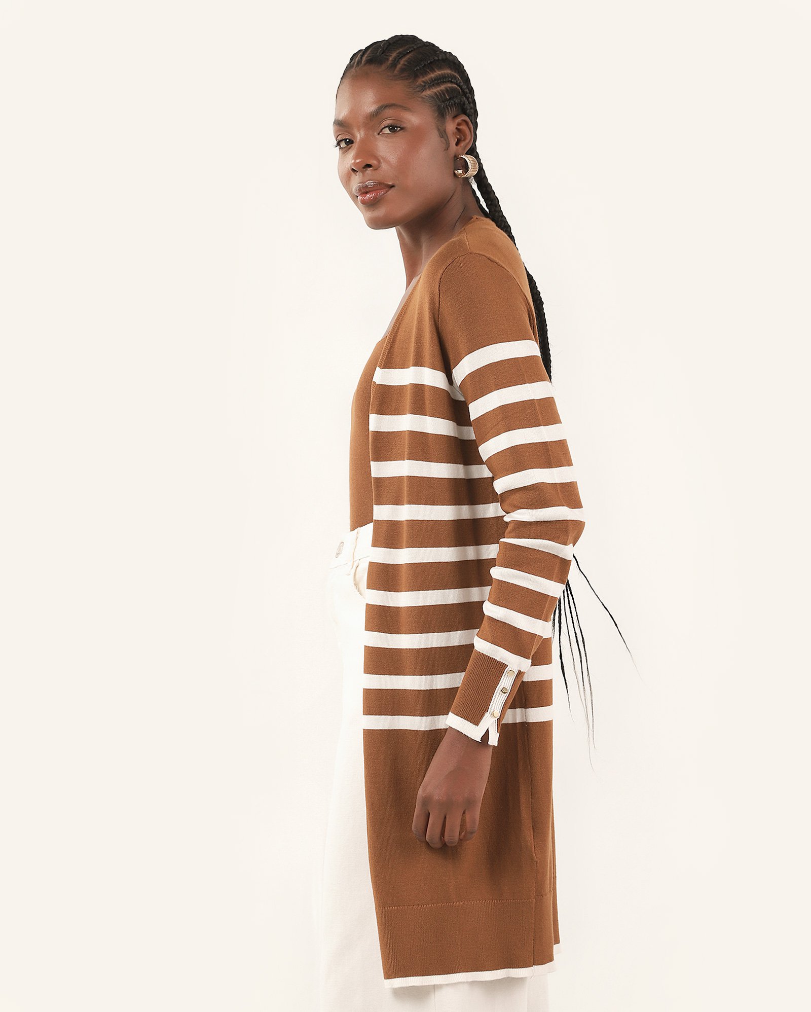 Cardigan feminino alongado em tricot listrado - Marrom Claro | AK by Riachuelo