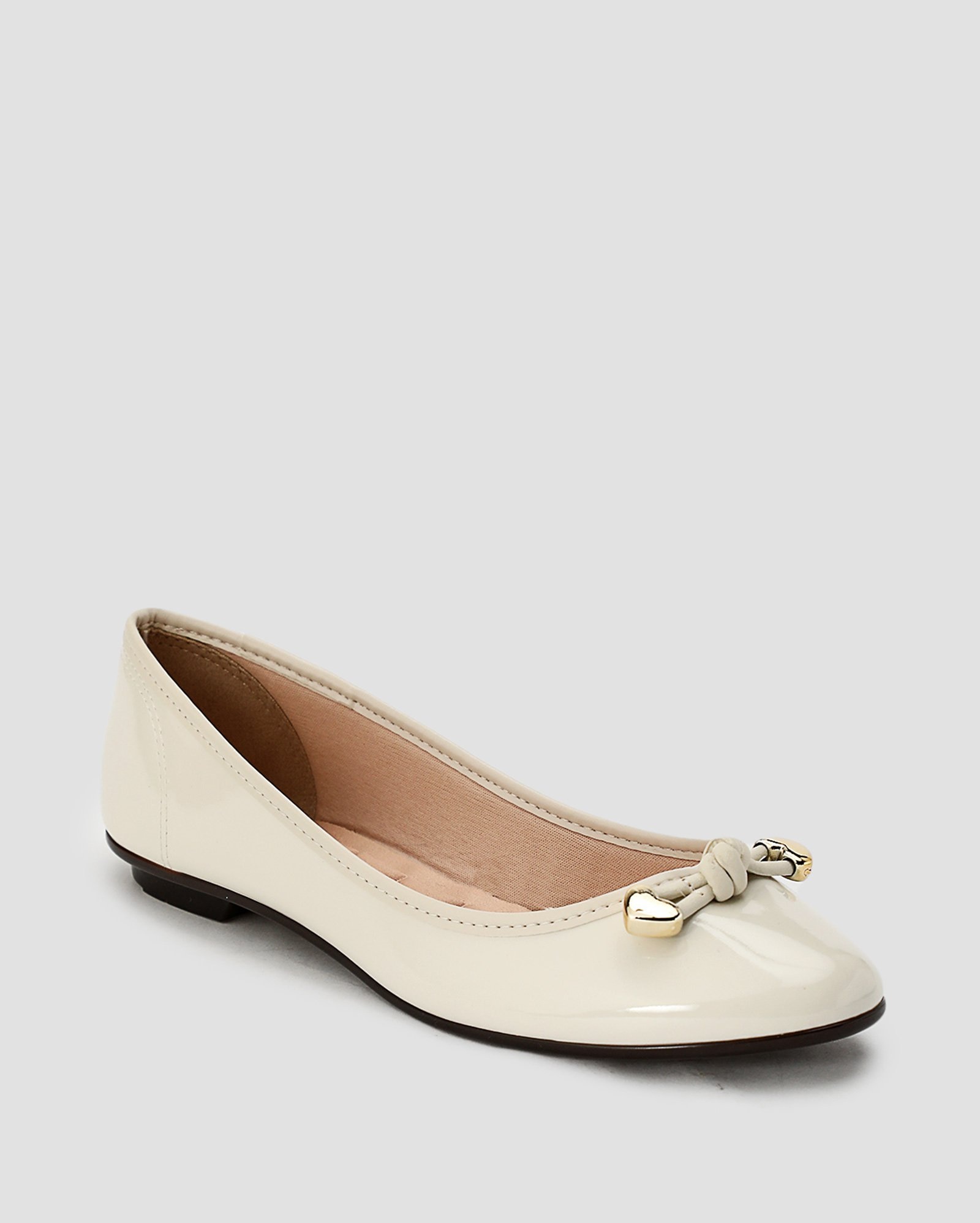 Sapatilha feminina verniz com laço e coração - Branco | Moleca