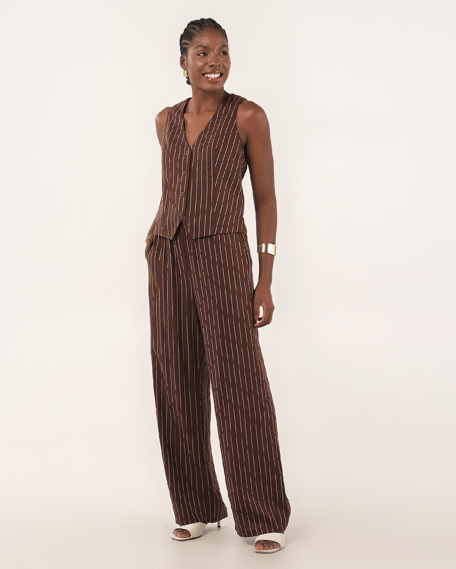 Calça feminina relaxed em viscolinho listrada - Marrom