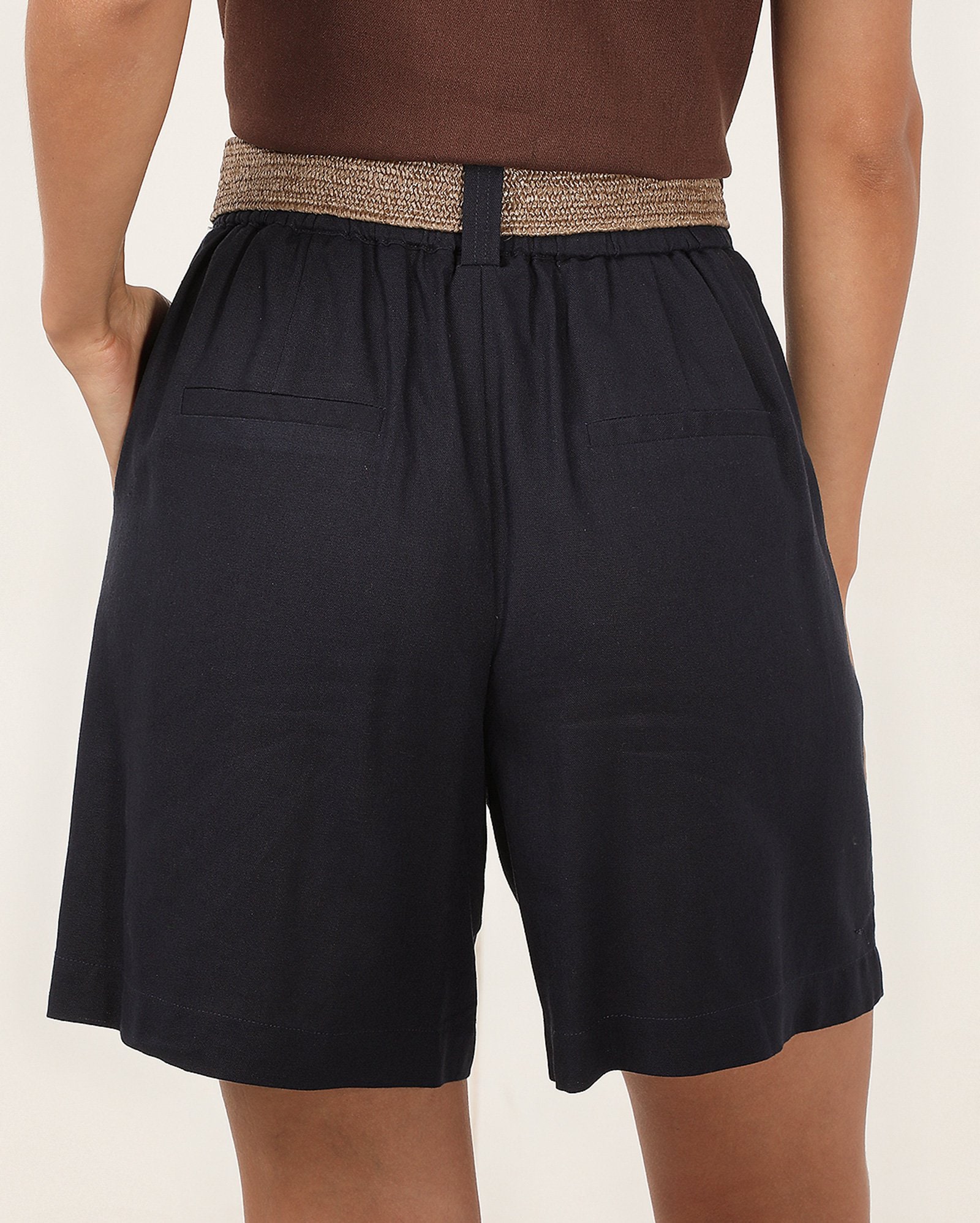 Short feminino em viscolinho com cinto - azul — foto 3