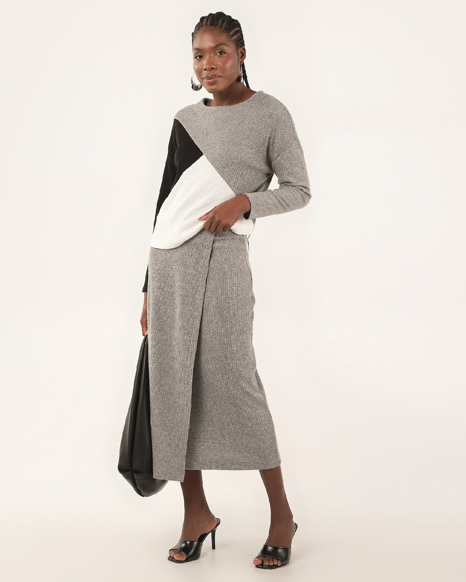 Saia midi envelope transpassada em tricot cinza | AK by Riachuelo