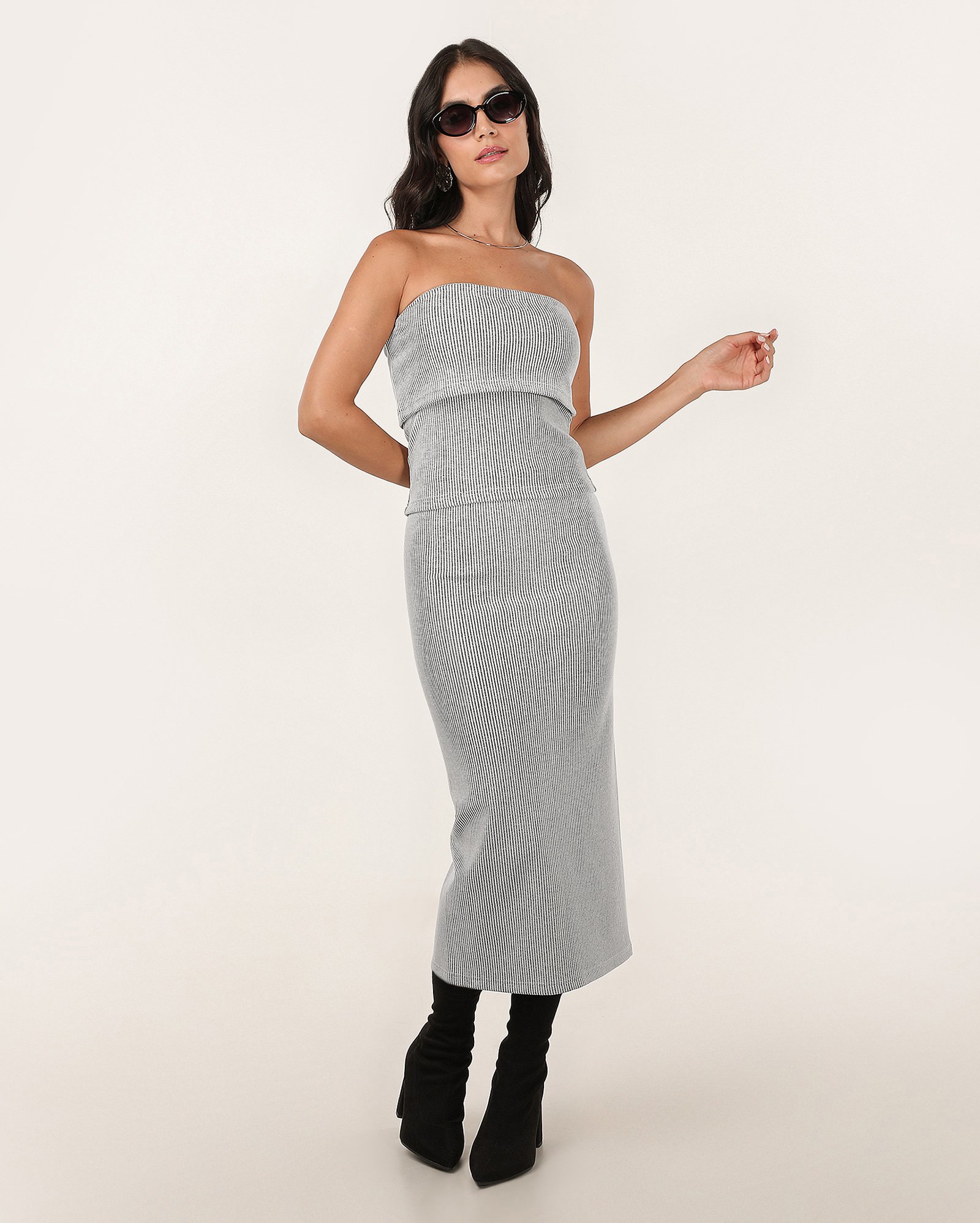Saia reta midi em viscose canelada cinza | AK