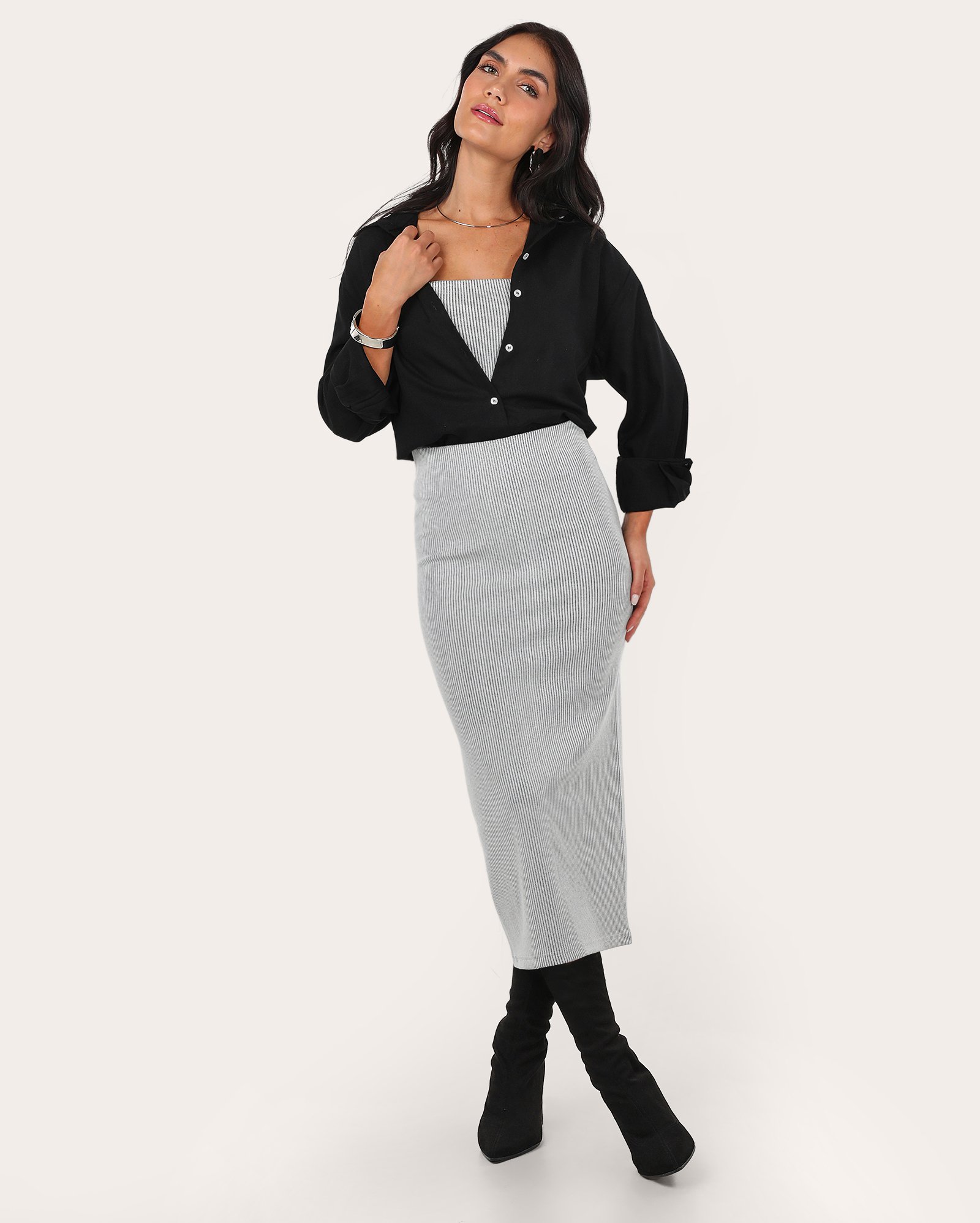 Saia reta midi em viscose canelada cinza | AK