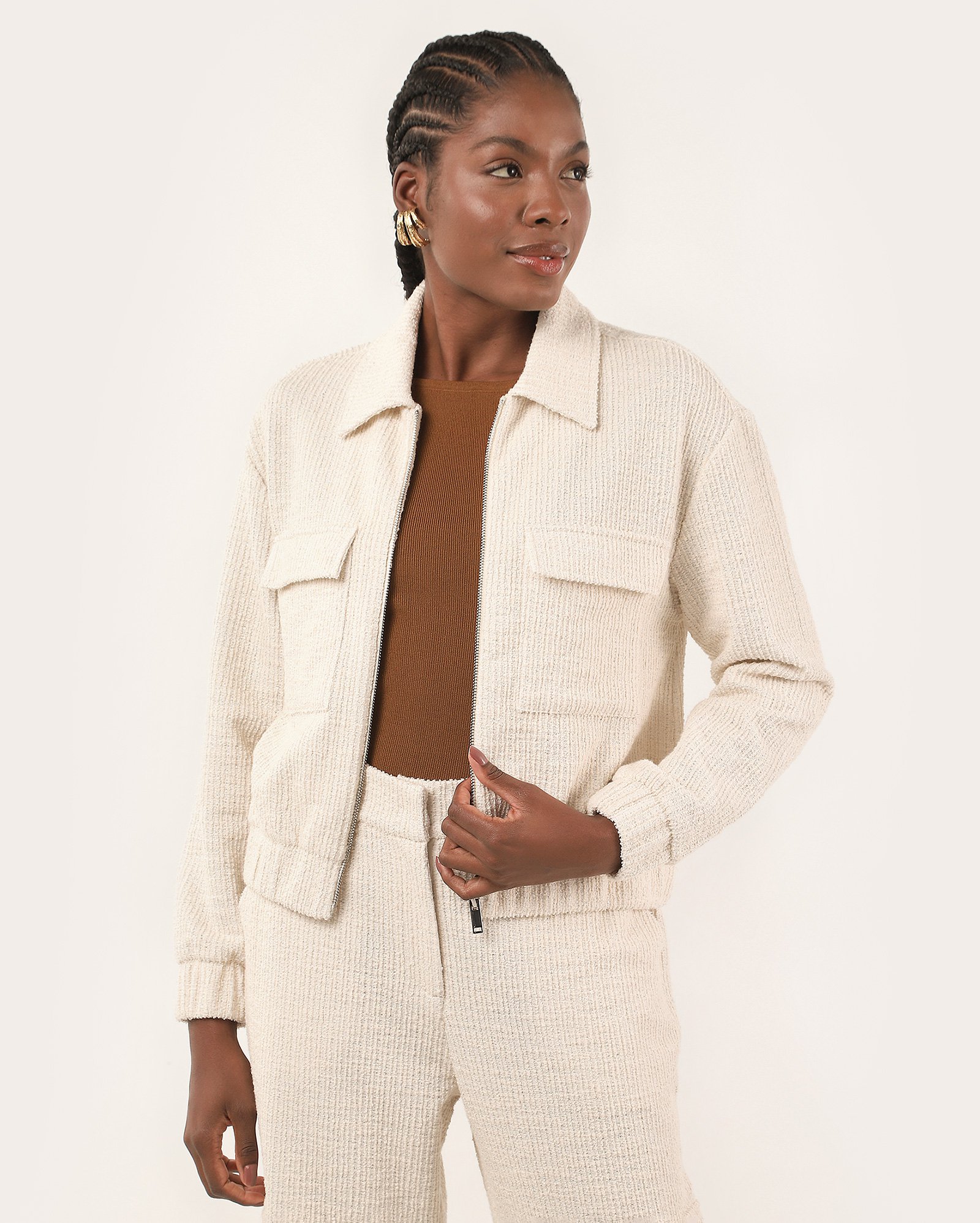 Jaqueta feminina em modal com bolsos cargo off-white