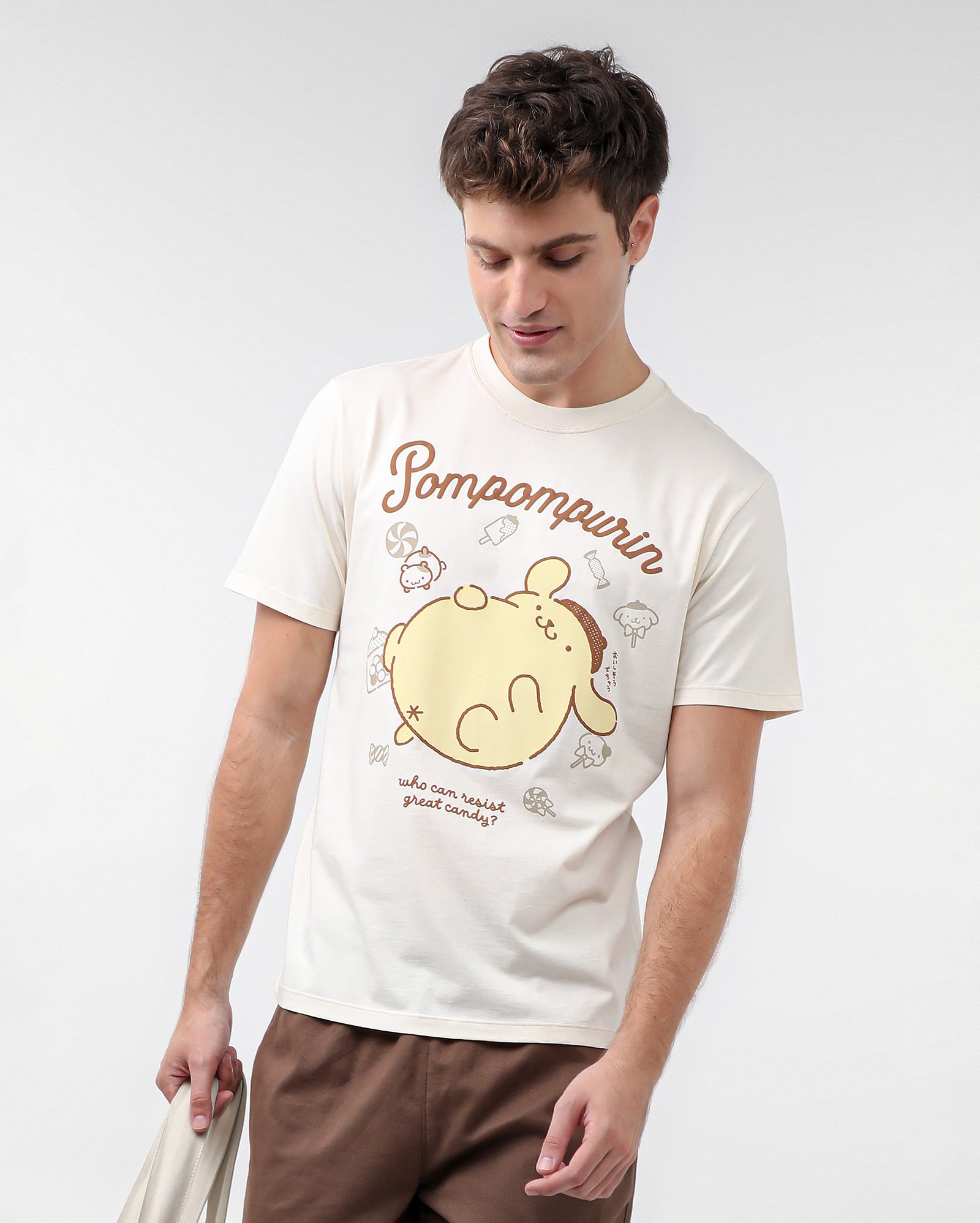 Camiseta masculina Pompompurin Hello Kitty bege | FANLAB