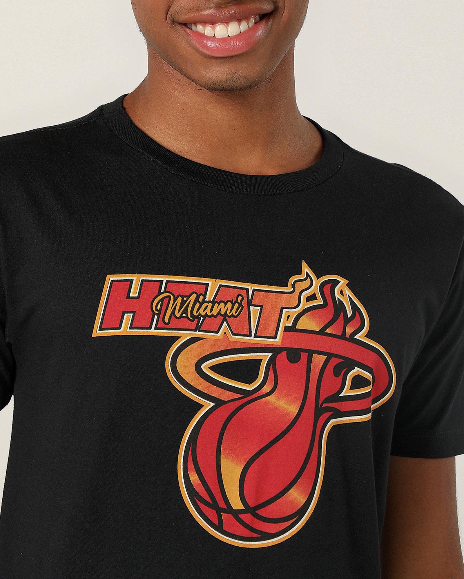 Camiseta juvenil estampa Miami Heat preta | NBA — foto 4