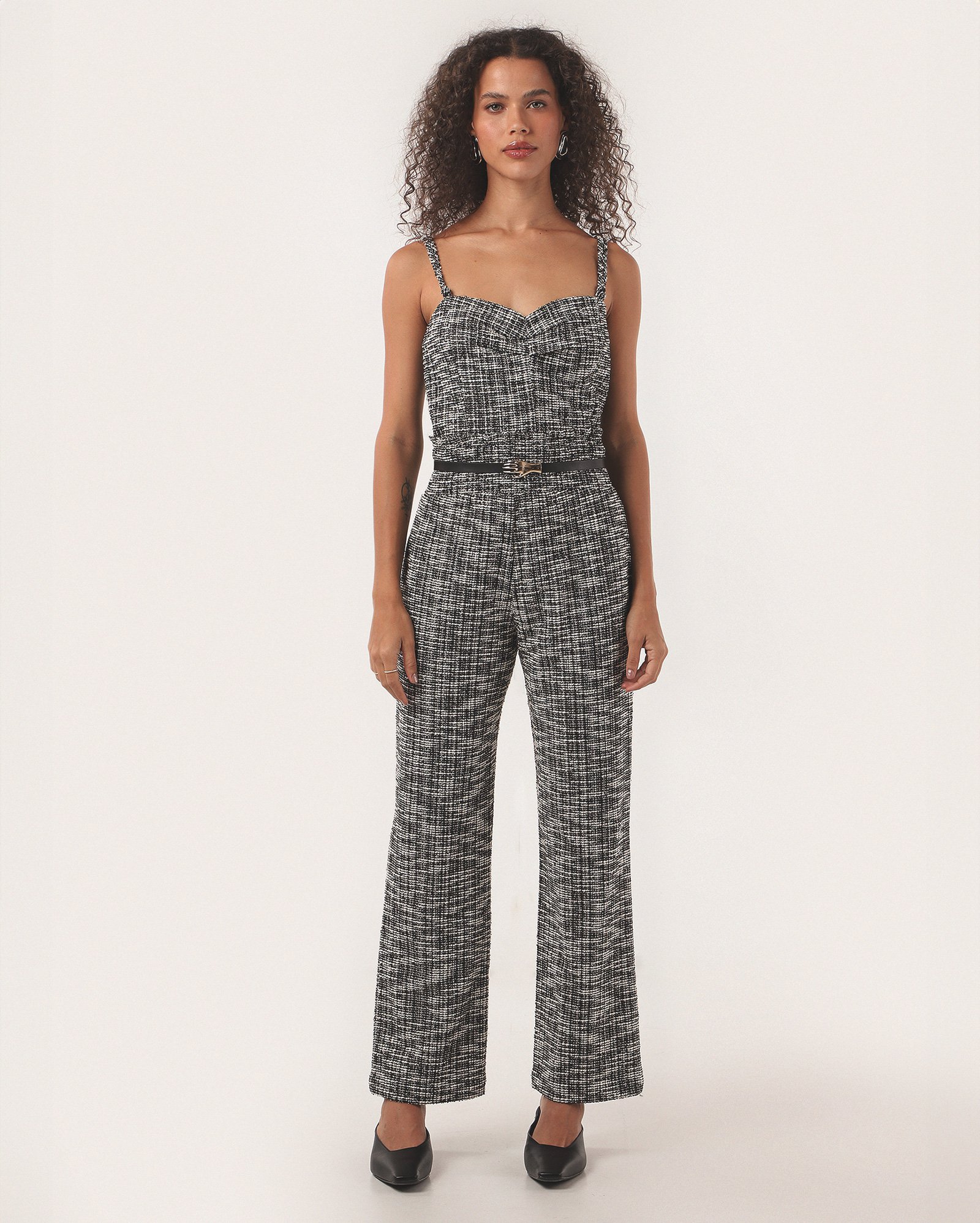 Calça feminina reta em tecido bouclé - Preto | Missinclof + Riachuelo