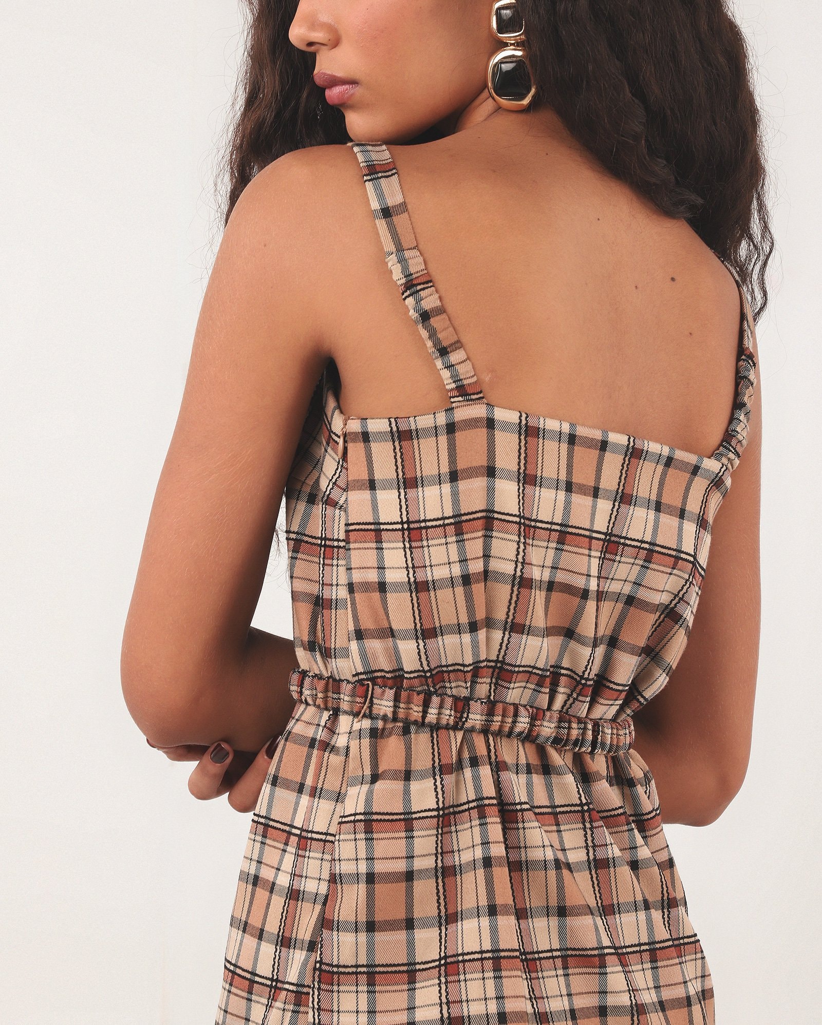 Vestido midi xadrez com cinto bege | Missinclof + Riachuelo — foto 6