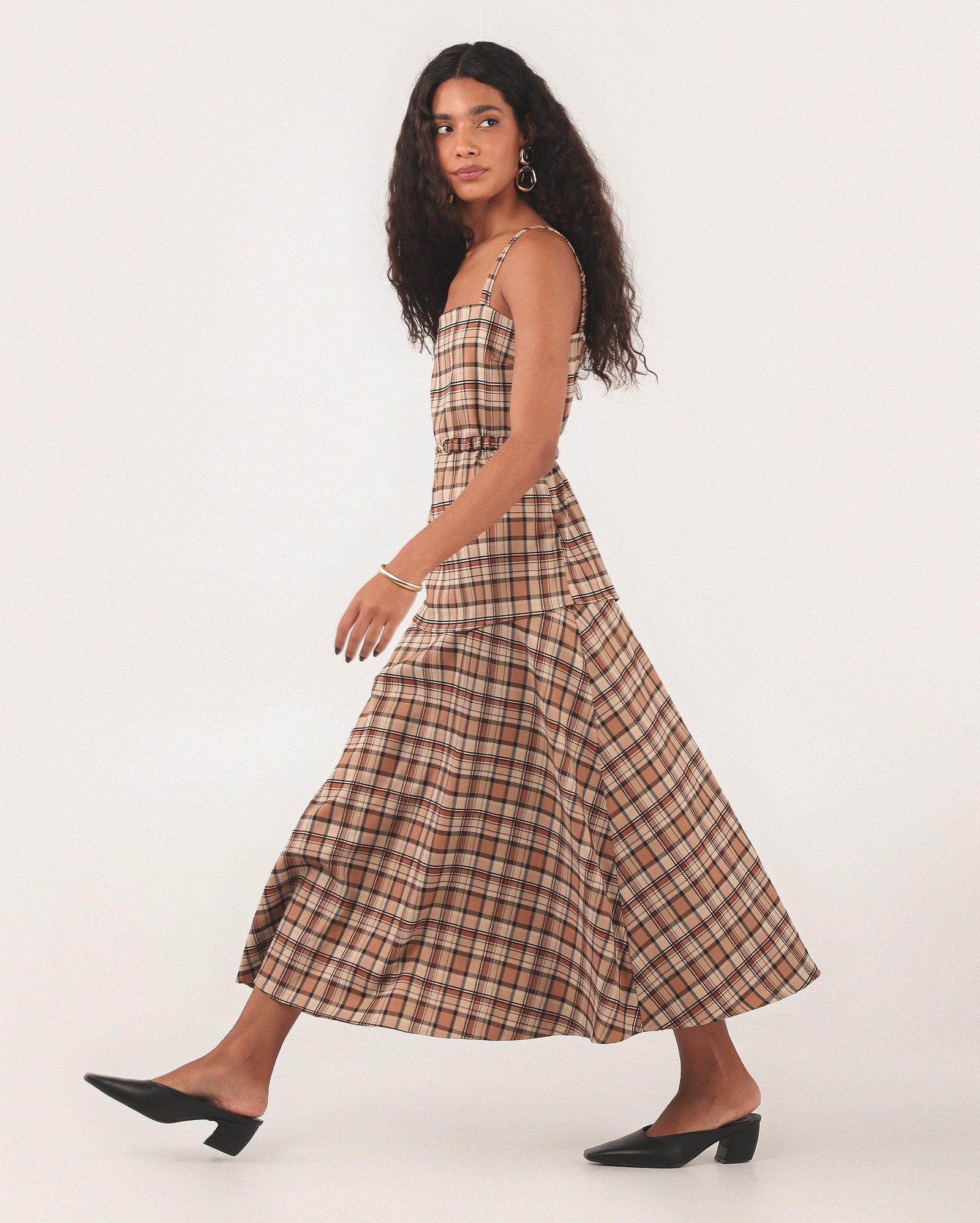 Vestido midi xadrez com cinto bege | Missinclof + Riachuelo