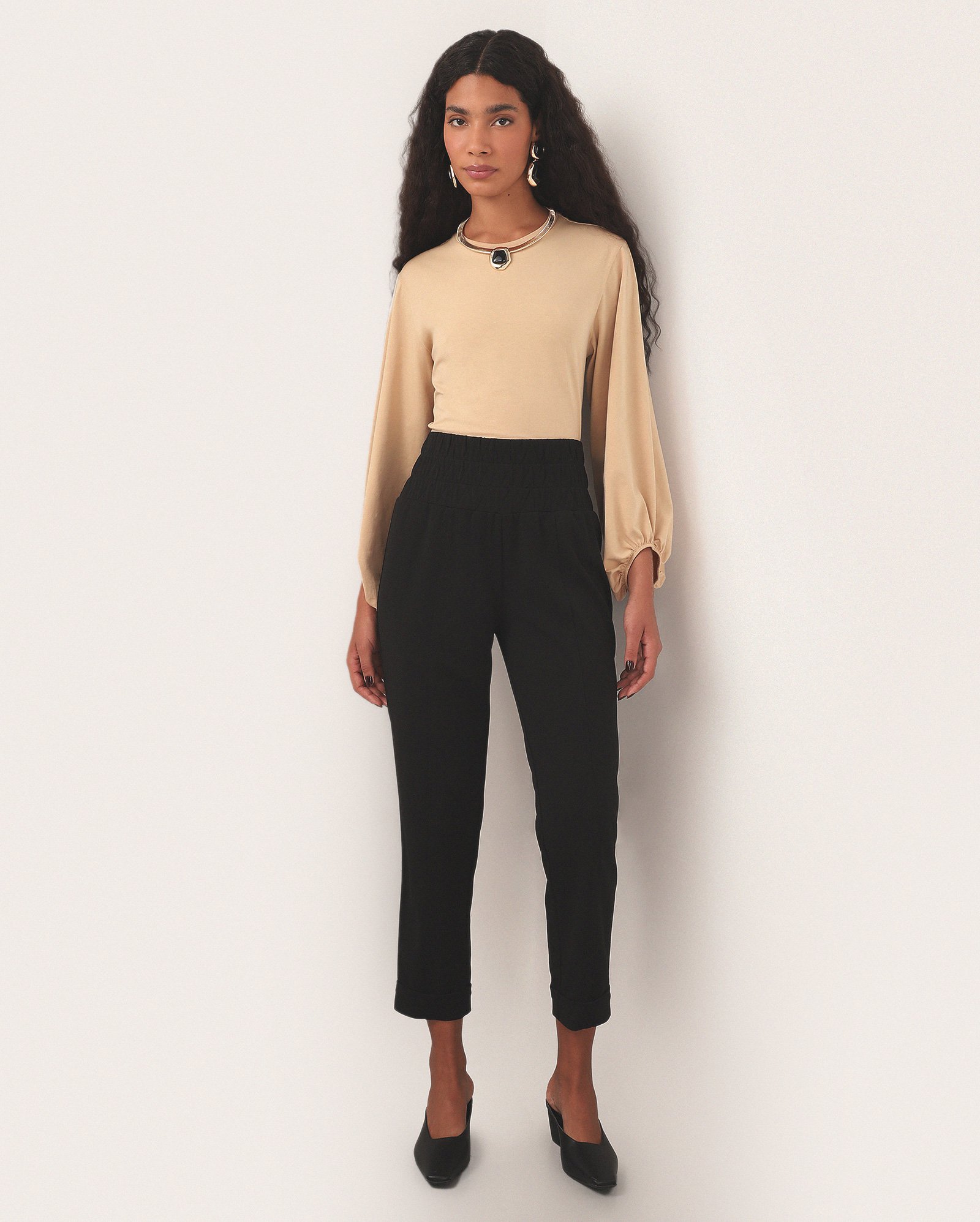 Calça feminina cenoura em malha cós elástico preta | Missinclof + Riachuelo