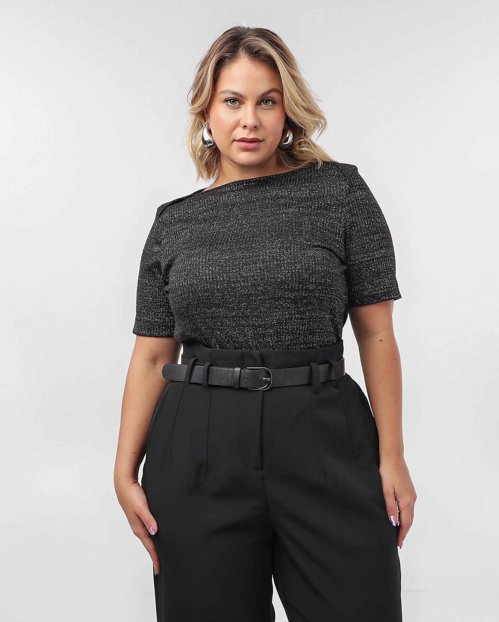 Blusa plus size feminina canelada com brilho preta AK Plus by Riachuelo