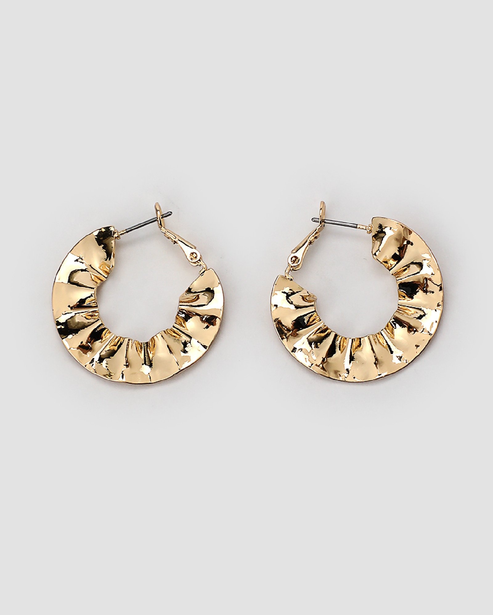 Brinco feminino de argola textura dourado | Accessori by Riachuelo