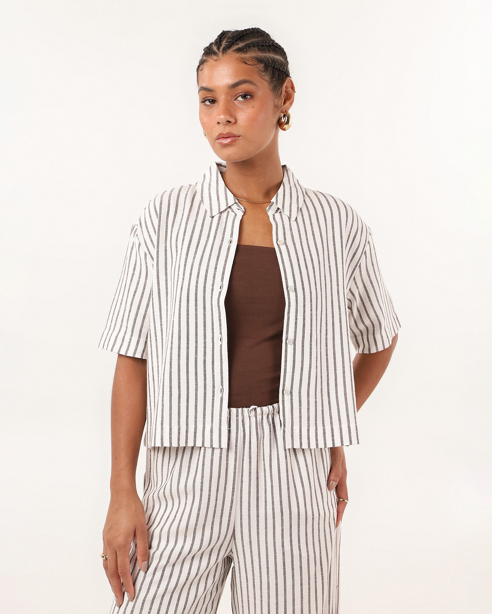 Camisa feminina boxy Ingrid em viscolinho listrada marrom | Pool
