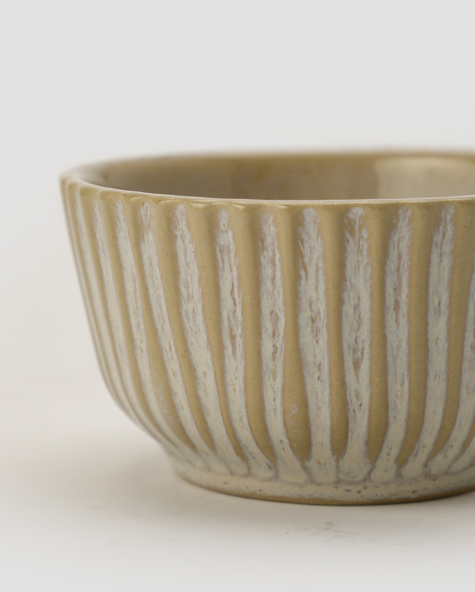Molheira de stoneware bio Latte 9cm off-white | Porto Brasil