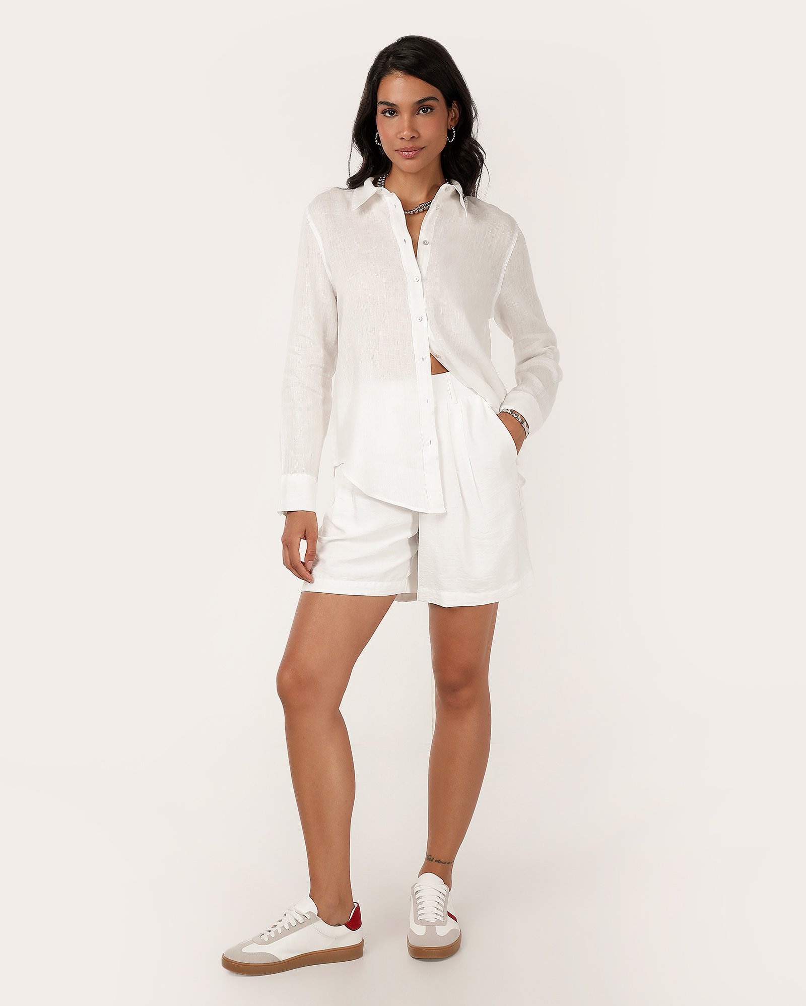 Camisa feminina 100% em linho alongada - Branco
