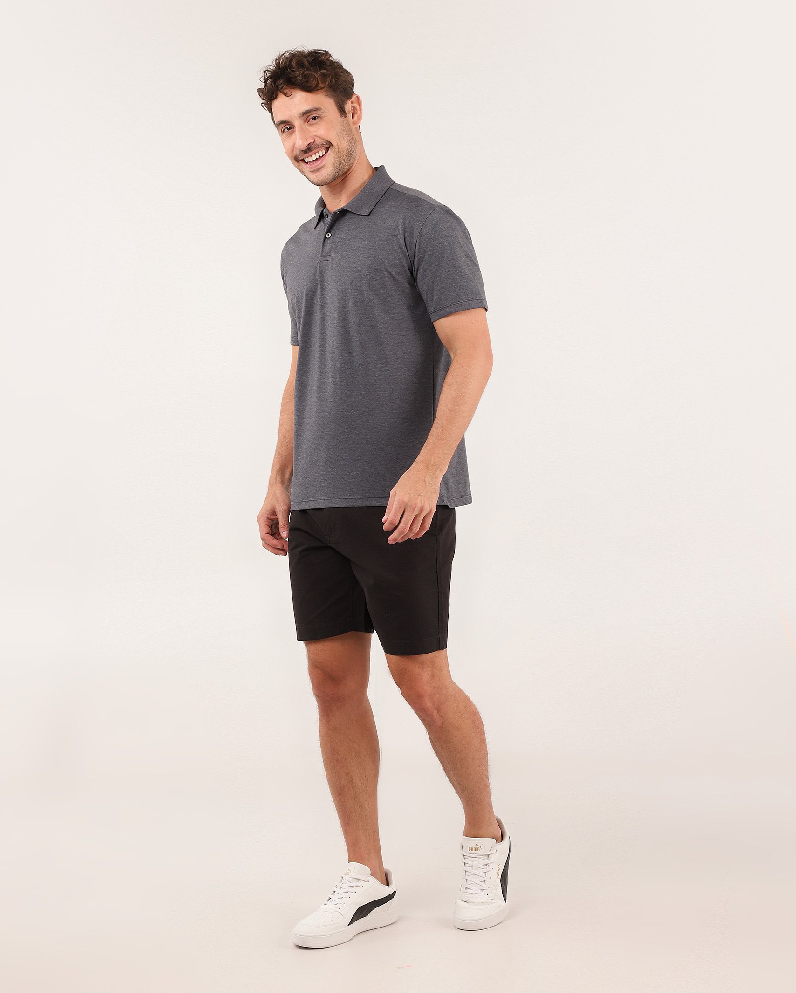 Bermuda masculina reta em malha de algodão lisa - Preto
