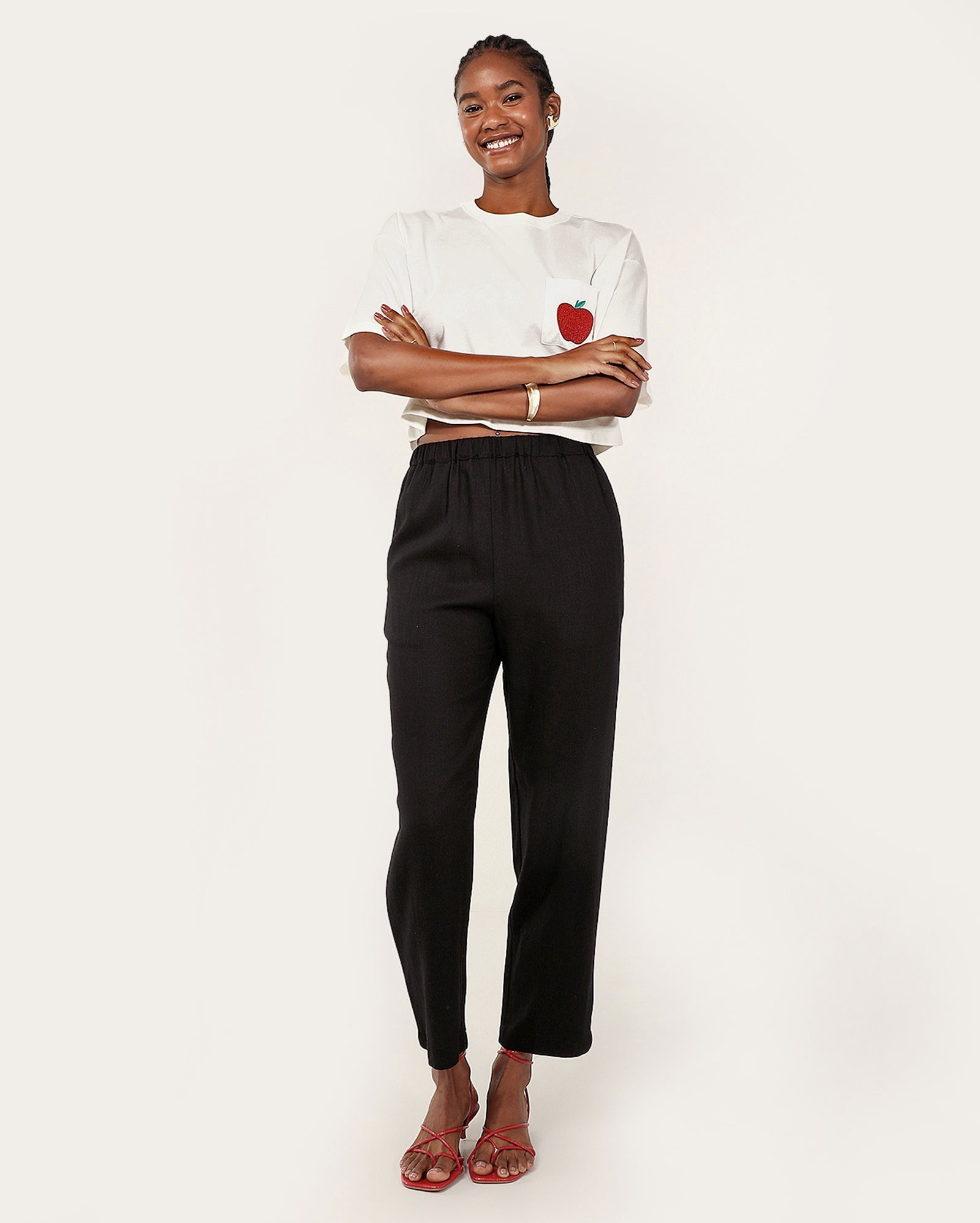 Calça feminina em viscolinho cenoura - Preto | Pool Basics
