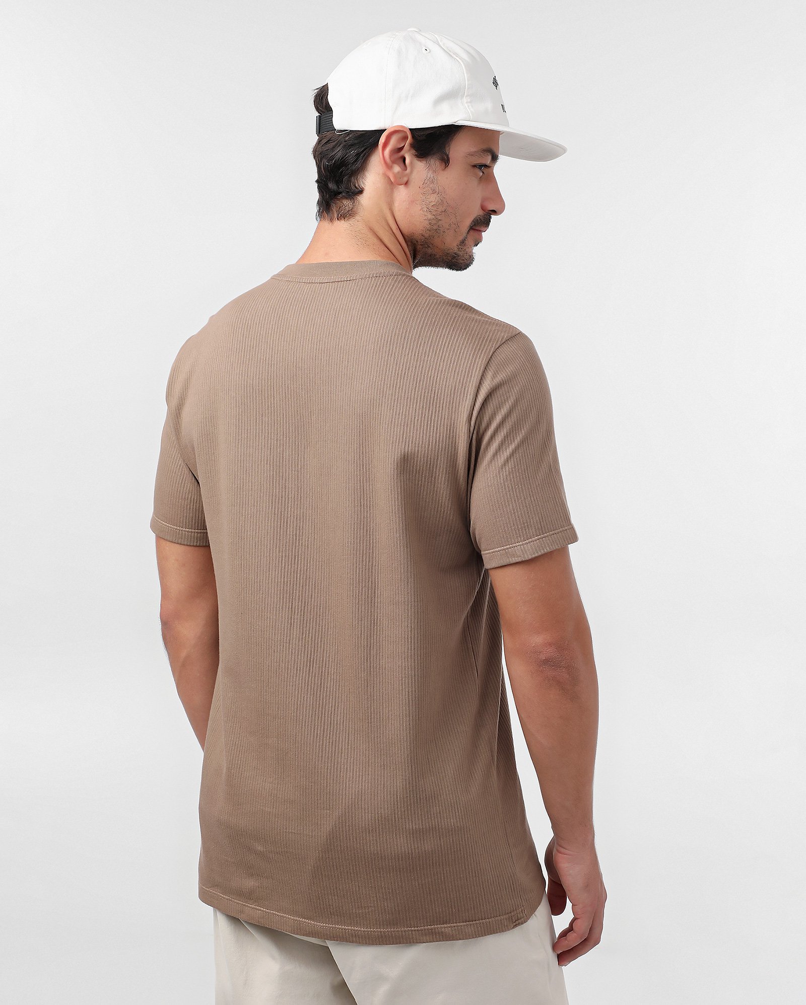 Camiseta masculina básica canelada - Marrom Claro