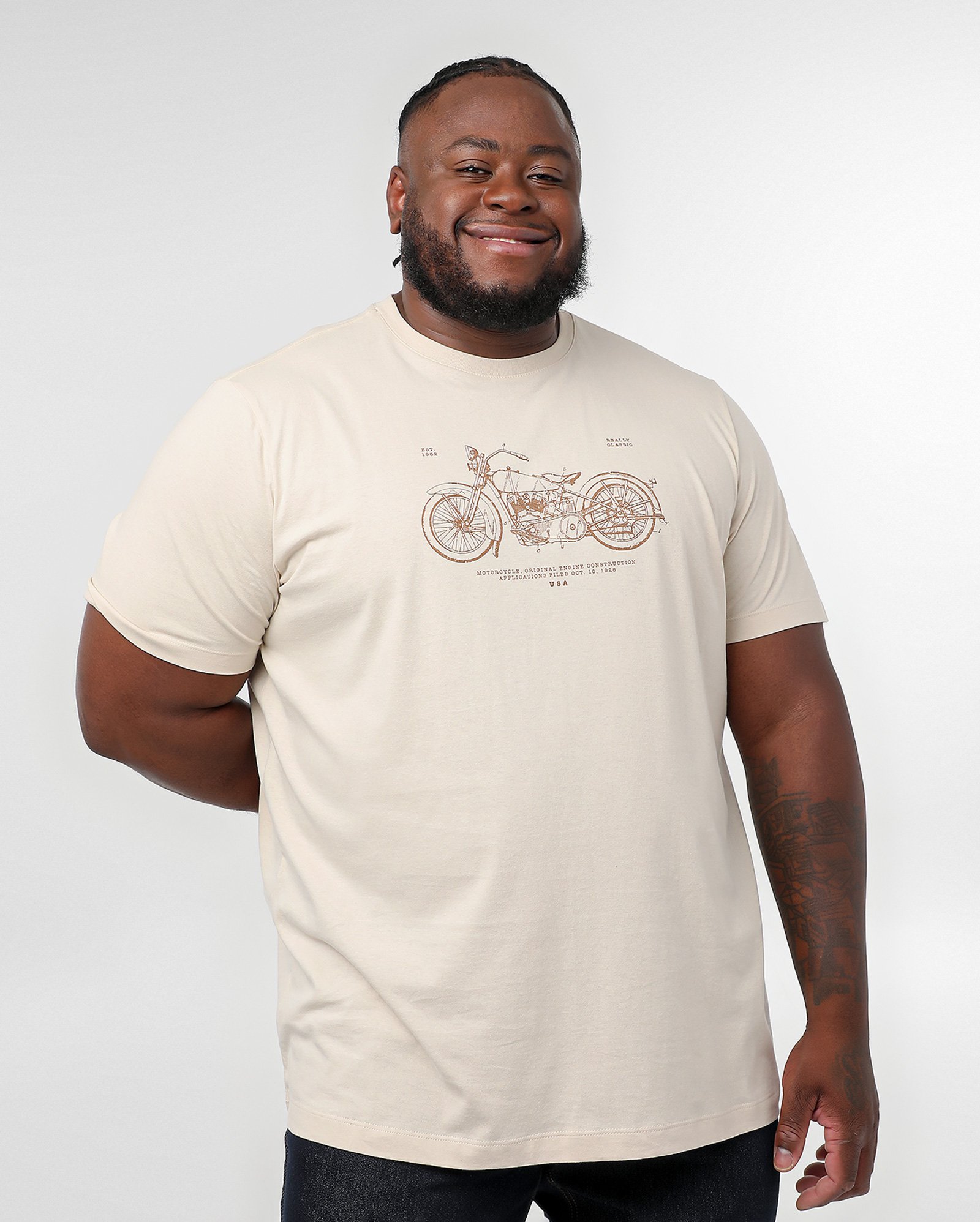 Camiseta plus size masculina motorcycle bege | Original Plus by Riachuelo
