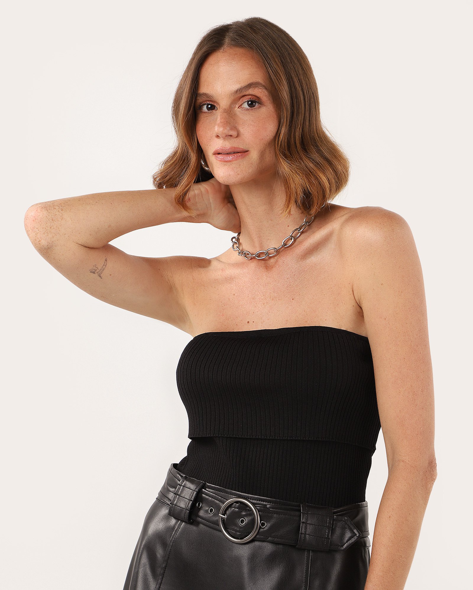 Top strapless malha canelada com dobra preto | AK by Riachuelo