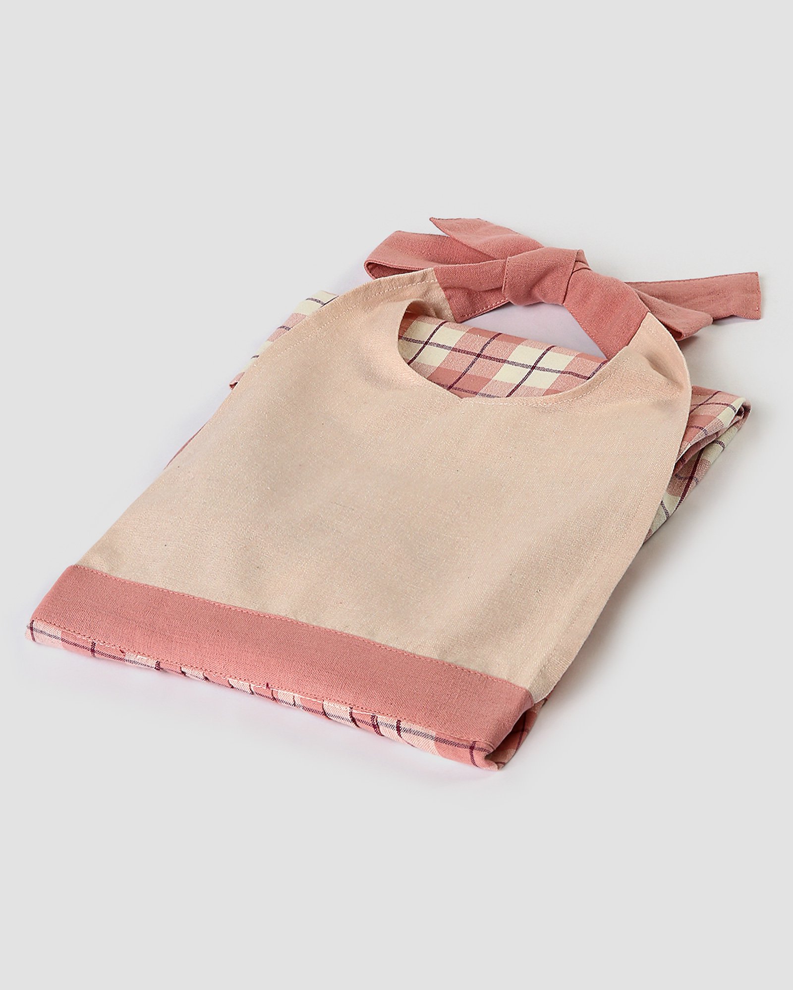 Avental xadrez Celine com bolso rosa | Casa Riachuelo