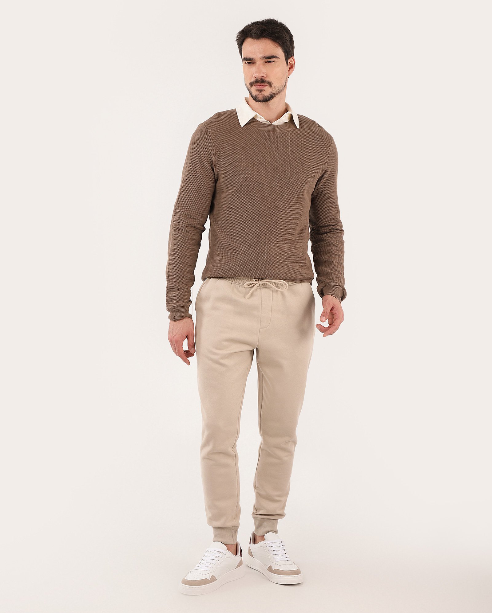 Calça de moletom masculina jogger cós elástico e amarração bege | Pool Basics