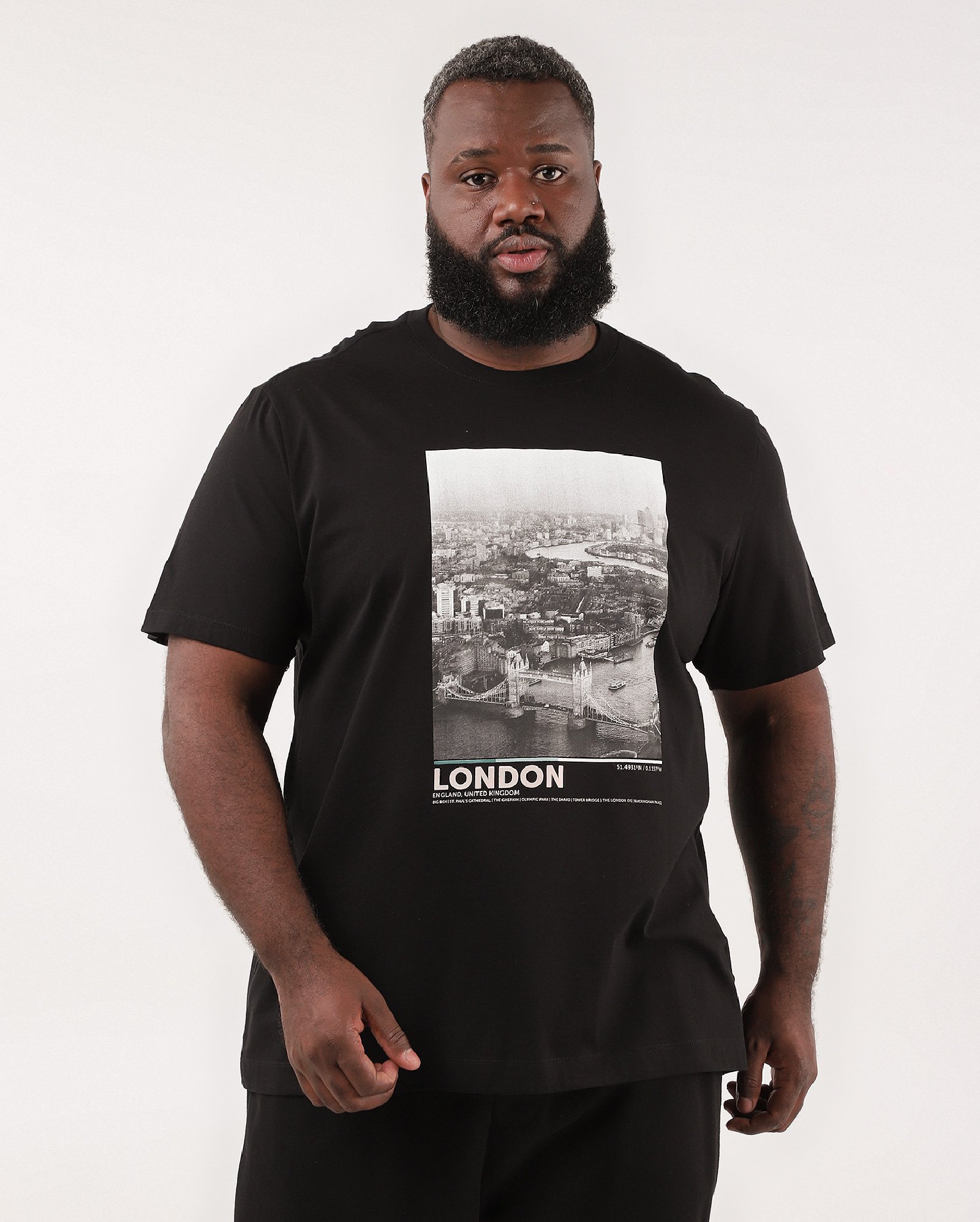 Camiseta plus size masculina regular London estampada preta | Original Plus by Riachuelo