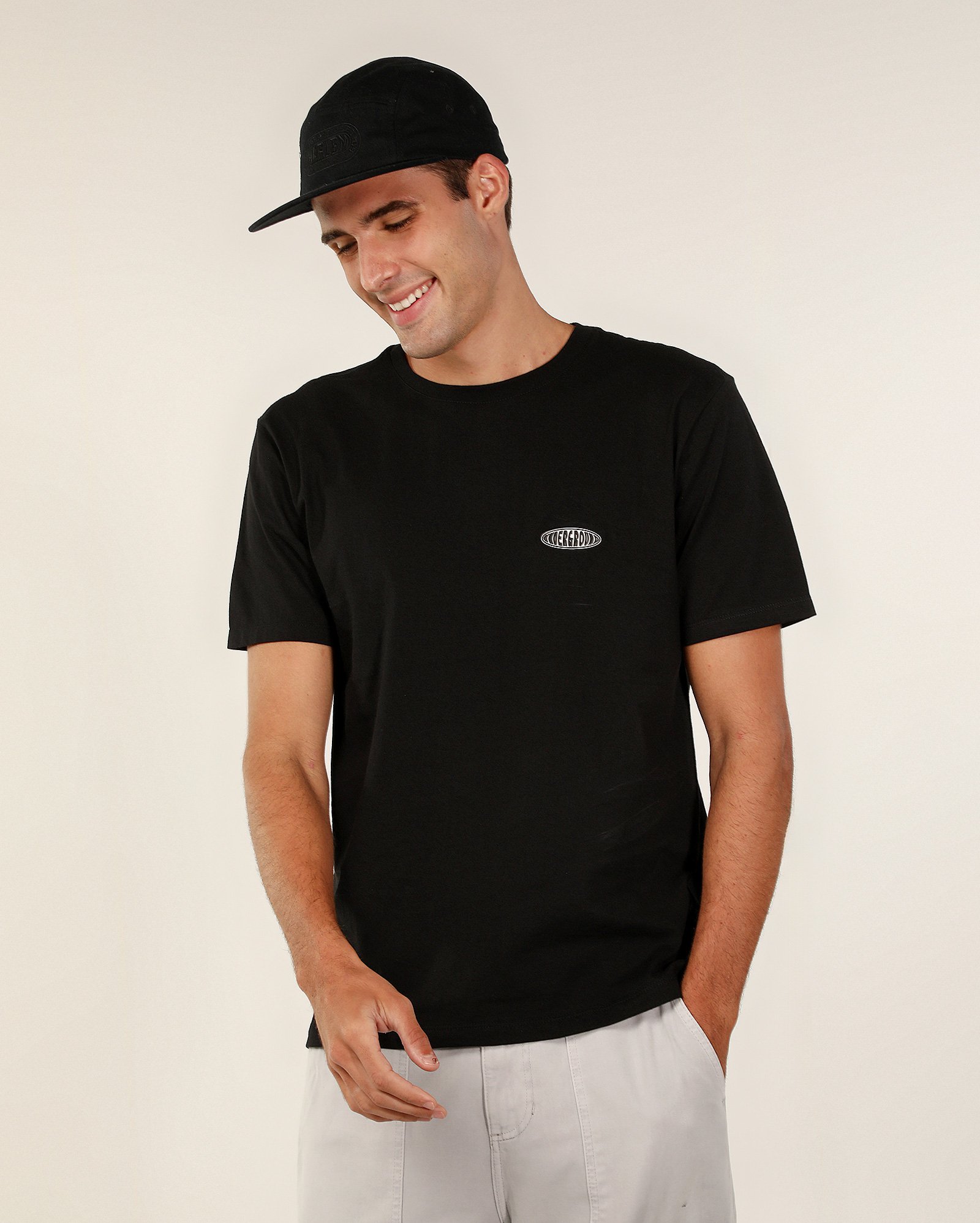 Camiseta masculina regular de manga curta underground preta | Pool
