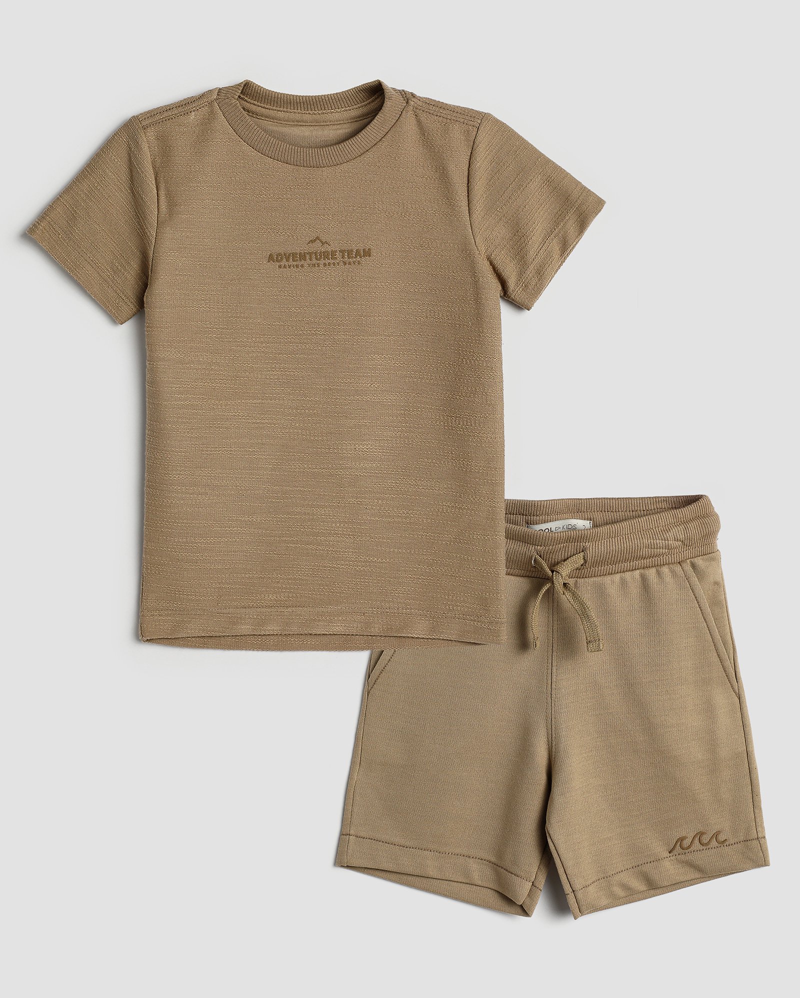 Conjunto curto infantil adventure team 1-4A - Bege Escuro | Pool Kids