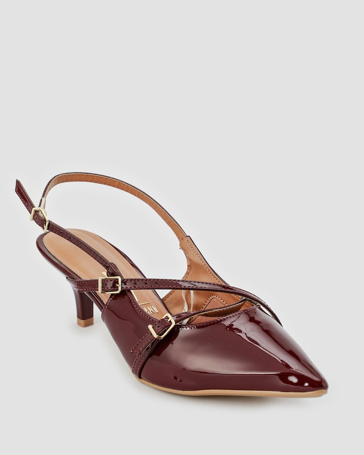 Riachuelo Sapato scarpin verniz salto baixo com fivelas Vinho