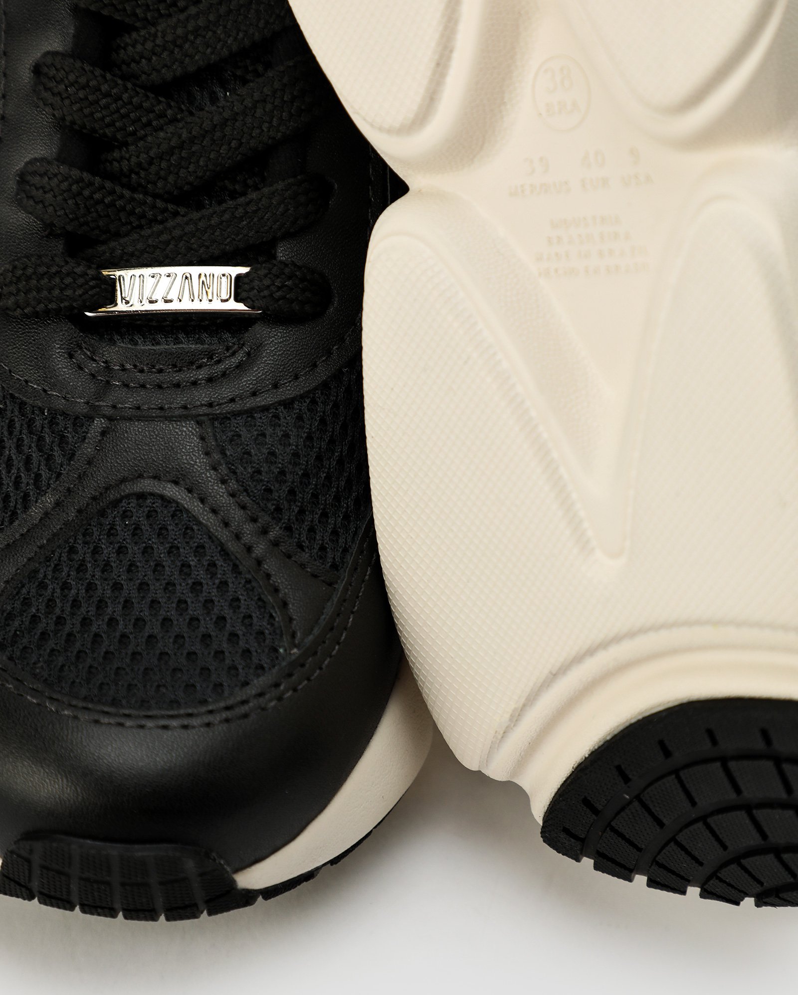 Riachuelo Tênis feminino casual com recortes Preto Vizzano