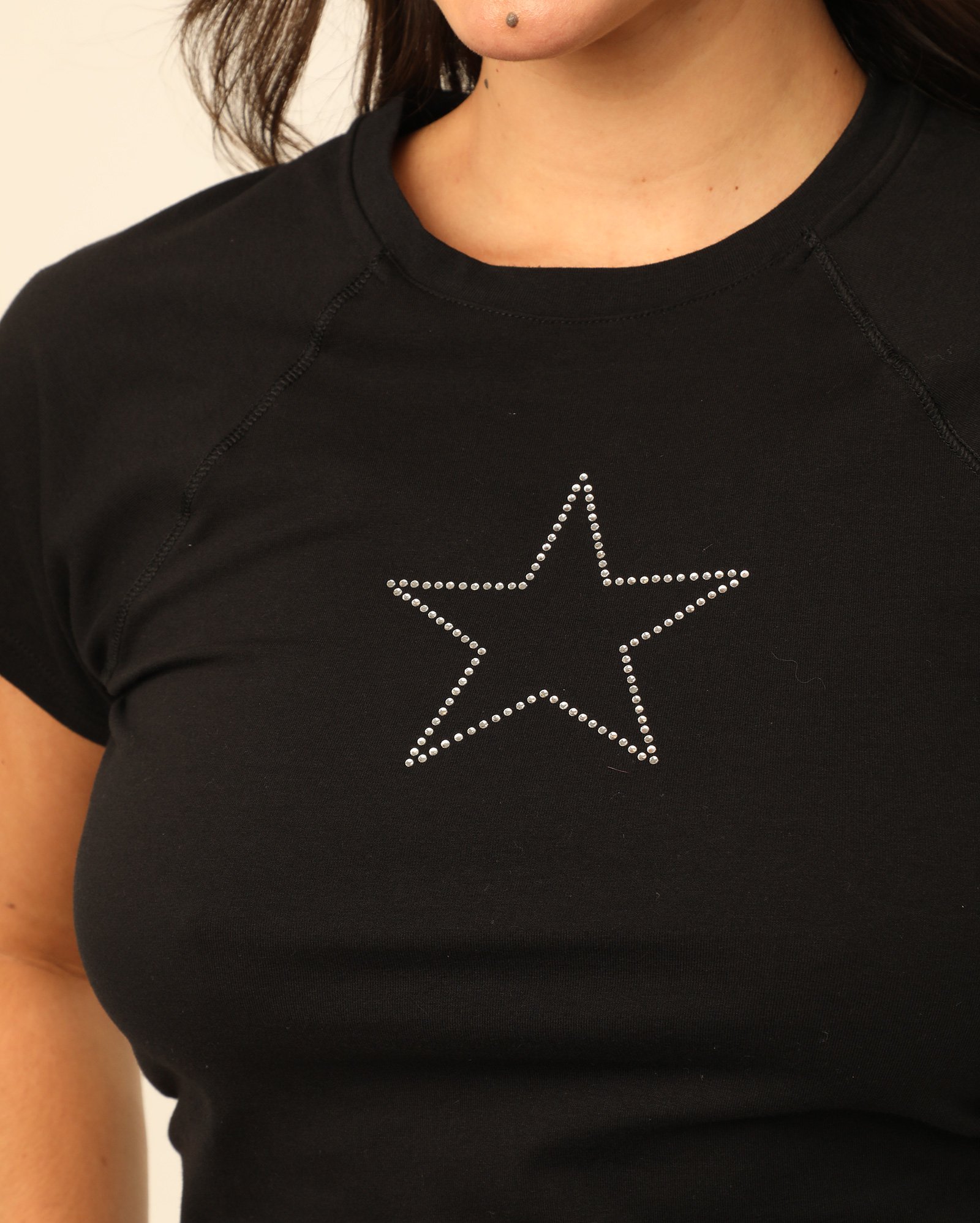 Camiseta cropped estrela pedraria - Preto | Makai + Riachuelo — foto 7