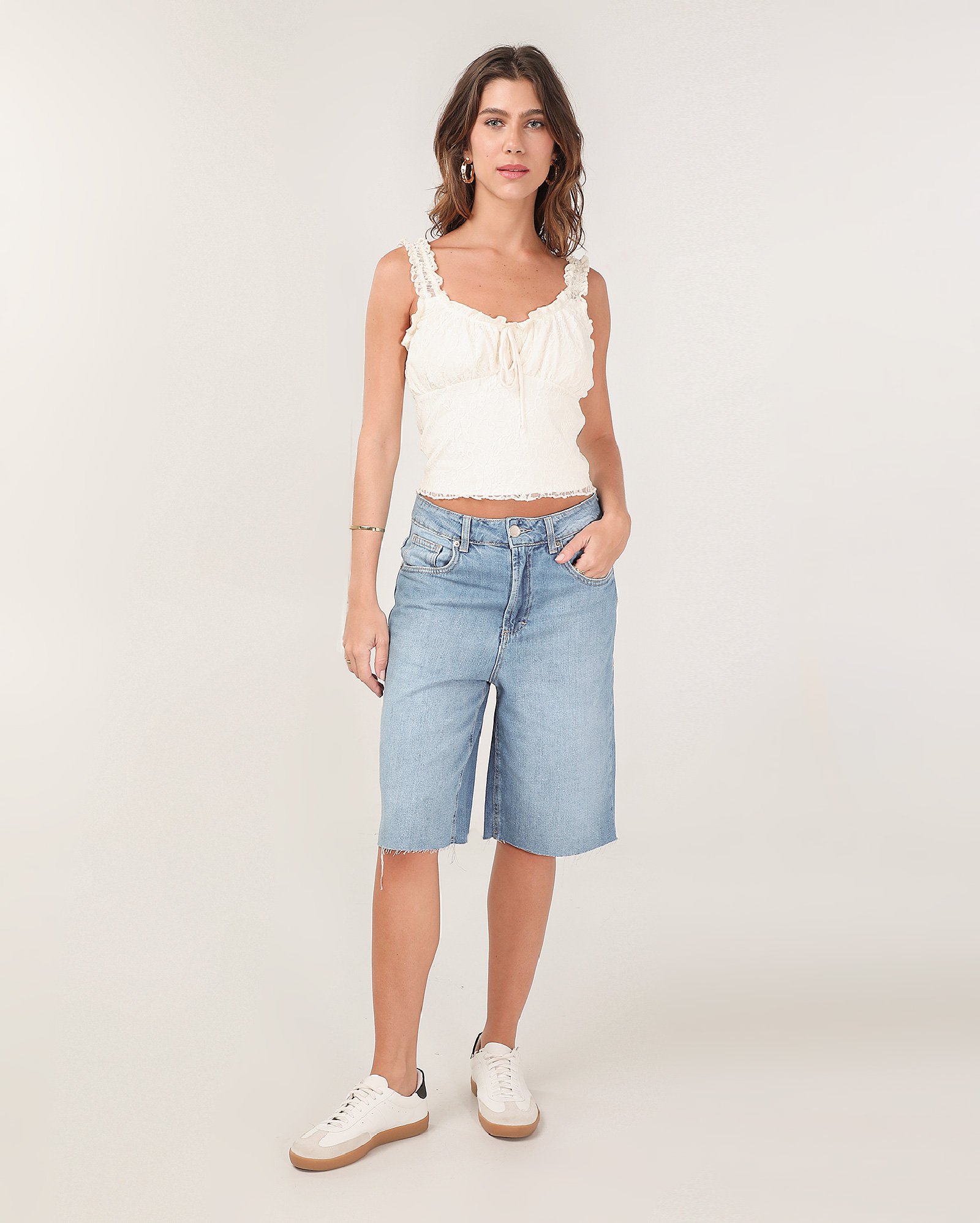 Bermuda jeans feminina cintura baixa estonada denim médio | Pool Jeans