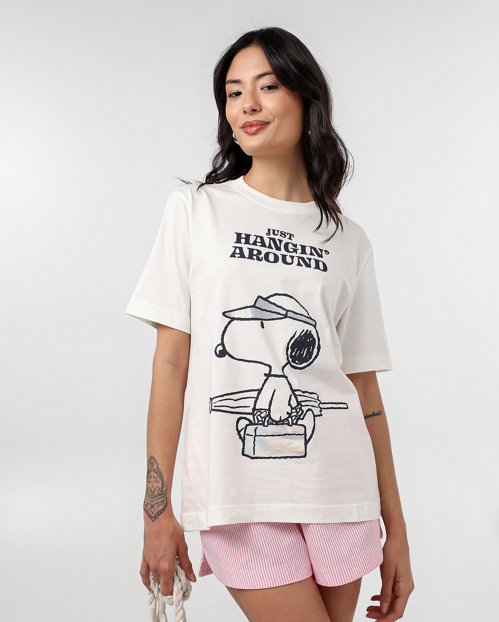 Camiseta feminina alongada Snoopy praia branca | Peanuts