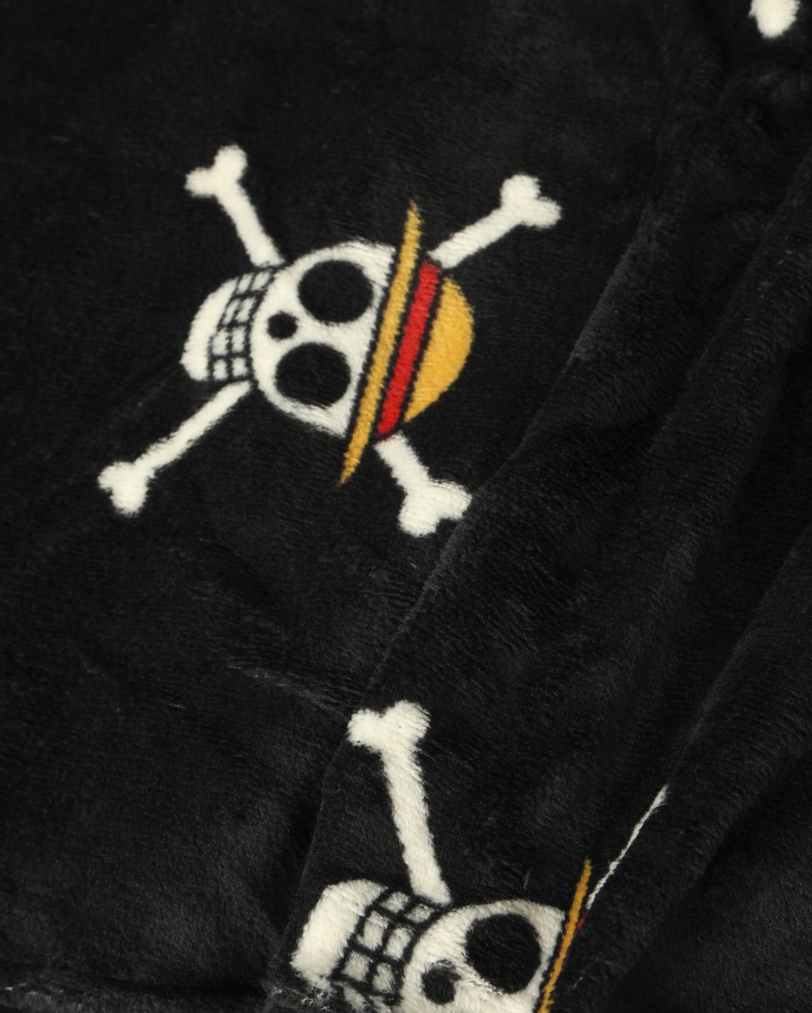 Manta casal fleece de microfibra anime preta | Casa Riachuelo