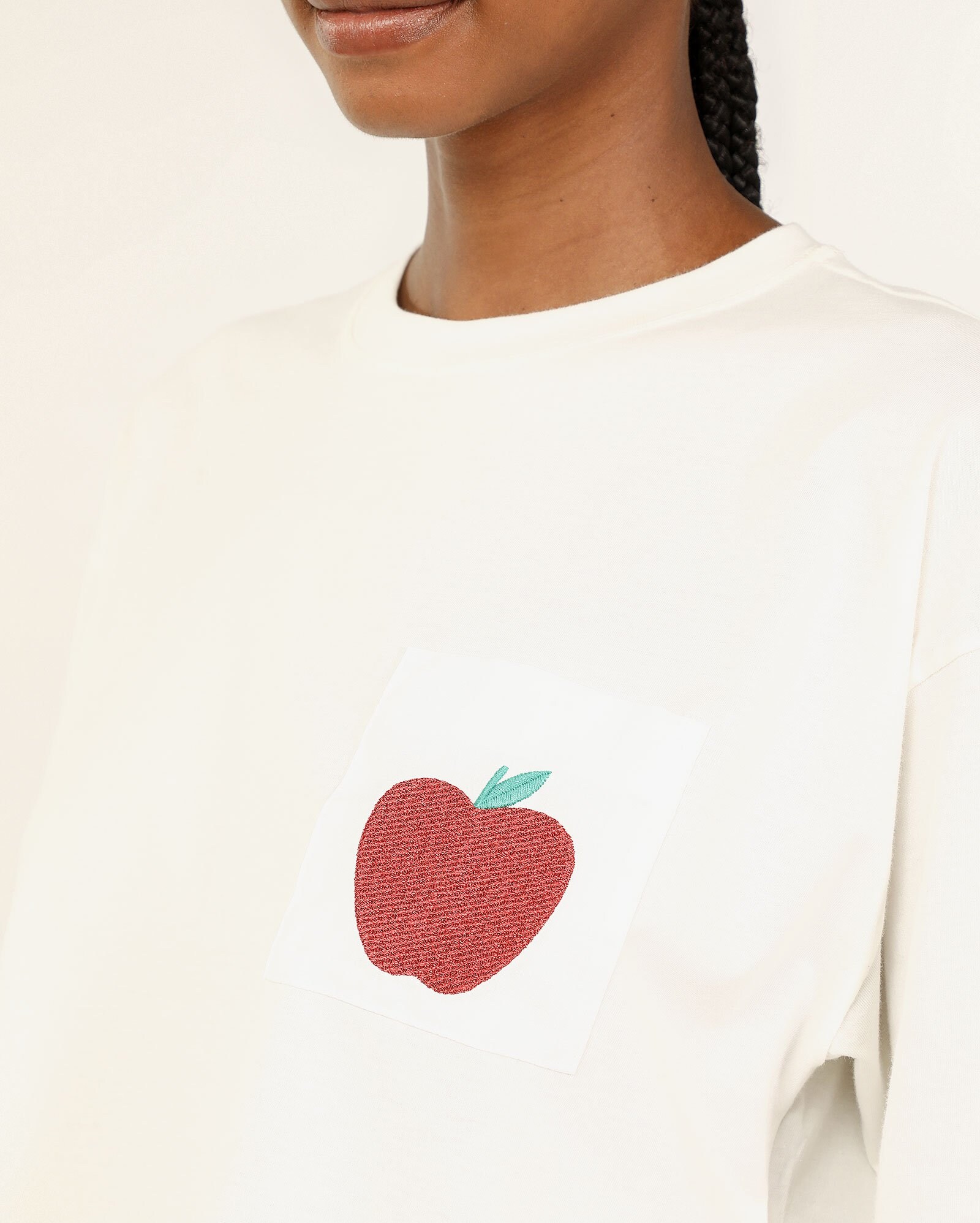Camiseta cropped bordado maça branca | Pool — foto 5