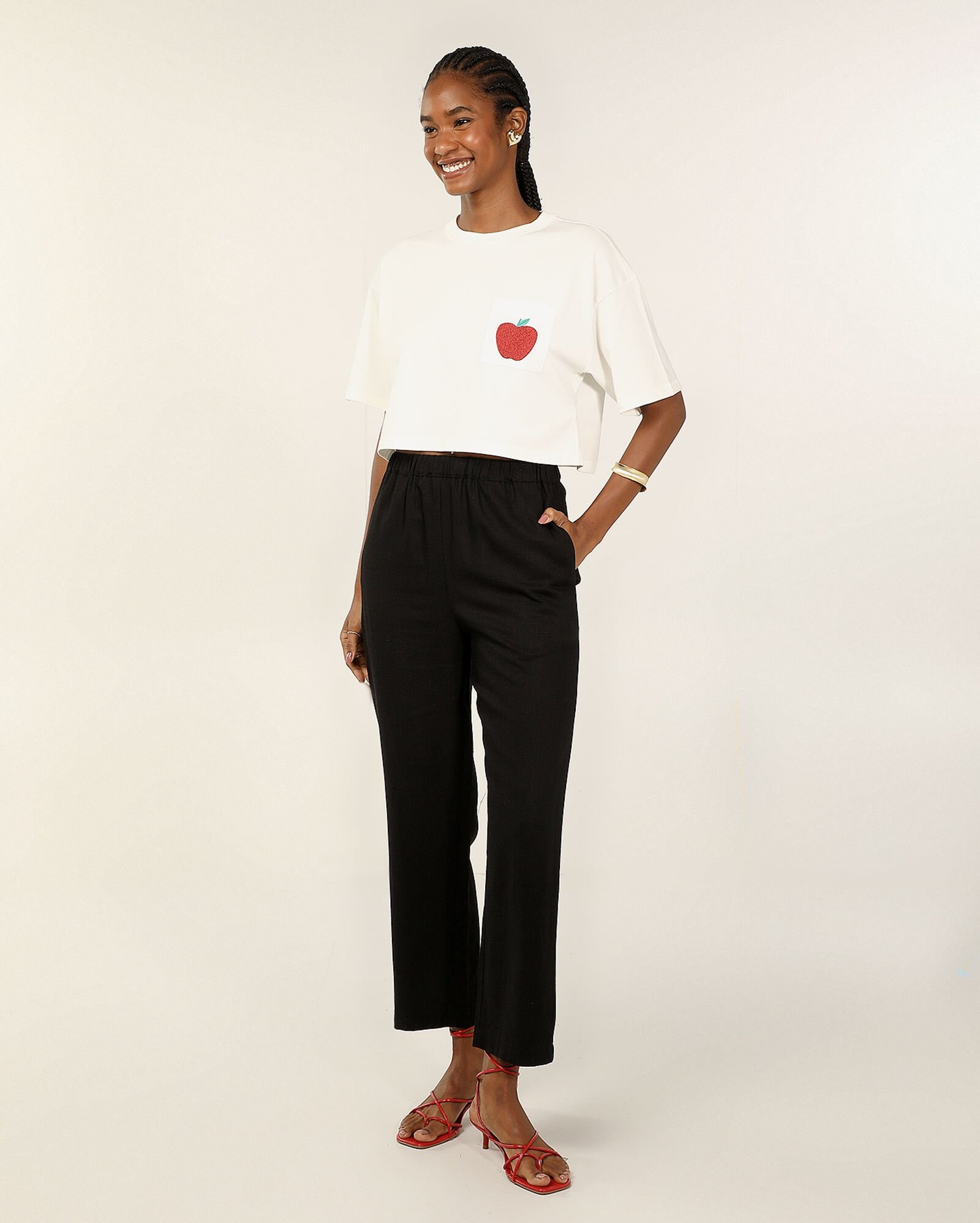 Camiseta cropped bordado maça branca | Pool — foto 3