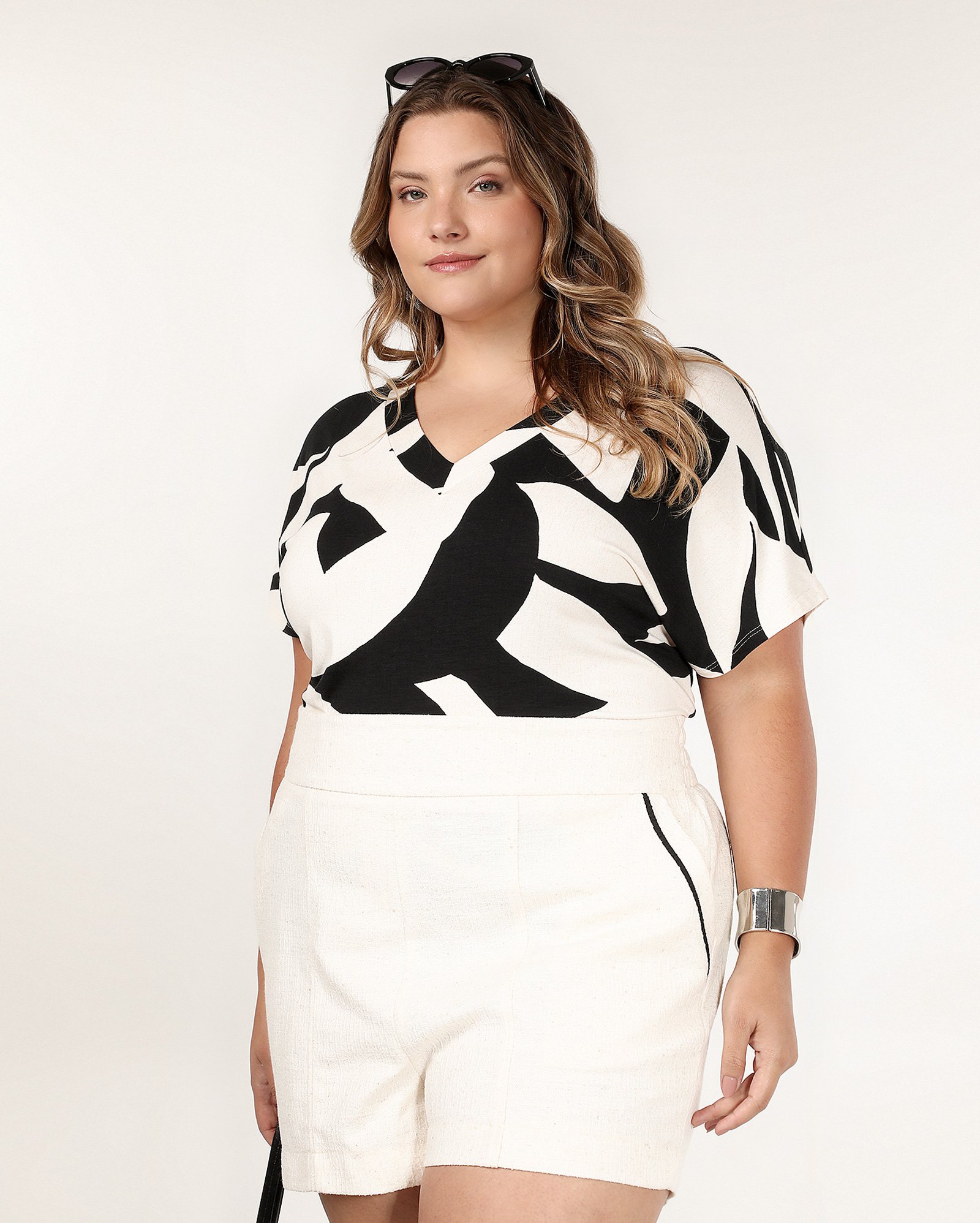 Short plus size feminino texturizado com detalhe - Bege Claro Mescla | AK Plus by Riachuelo