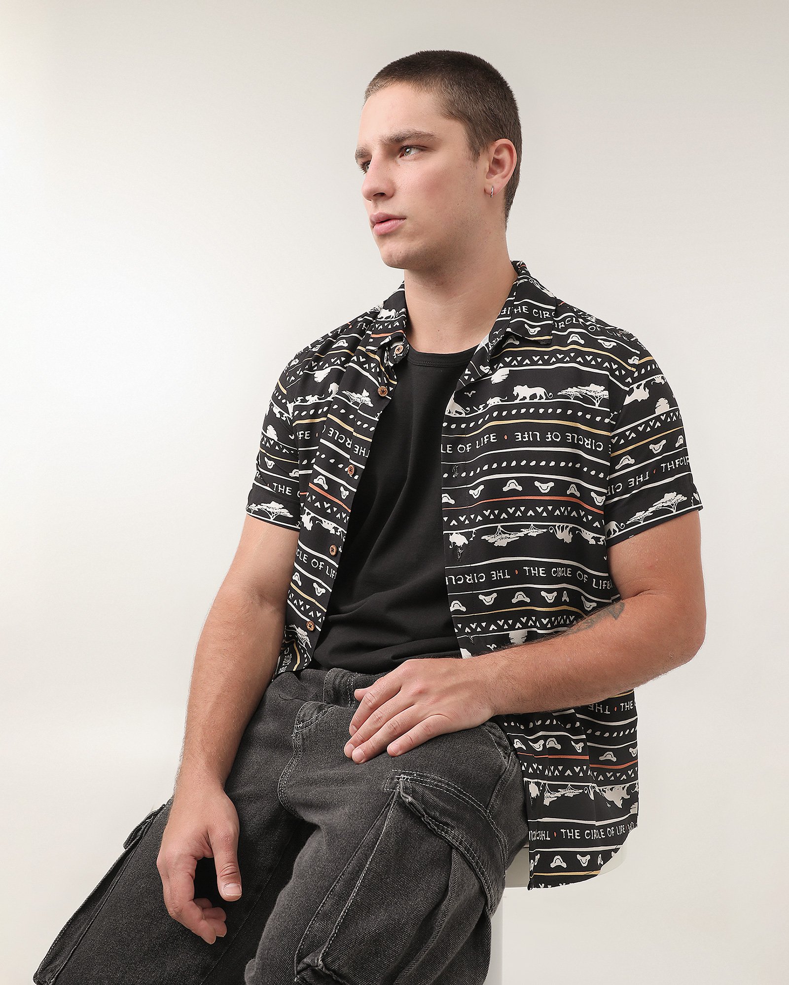 Camisa masculina regular O Rei Leão preta | FANLAB