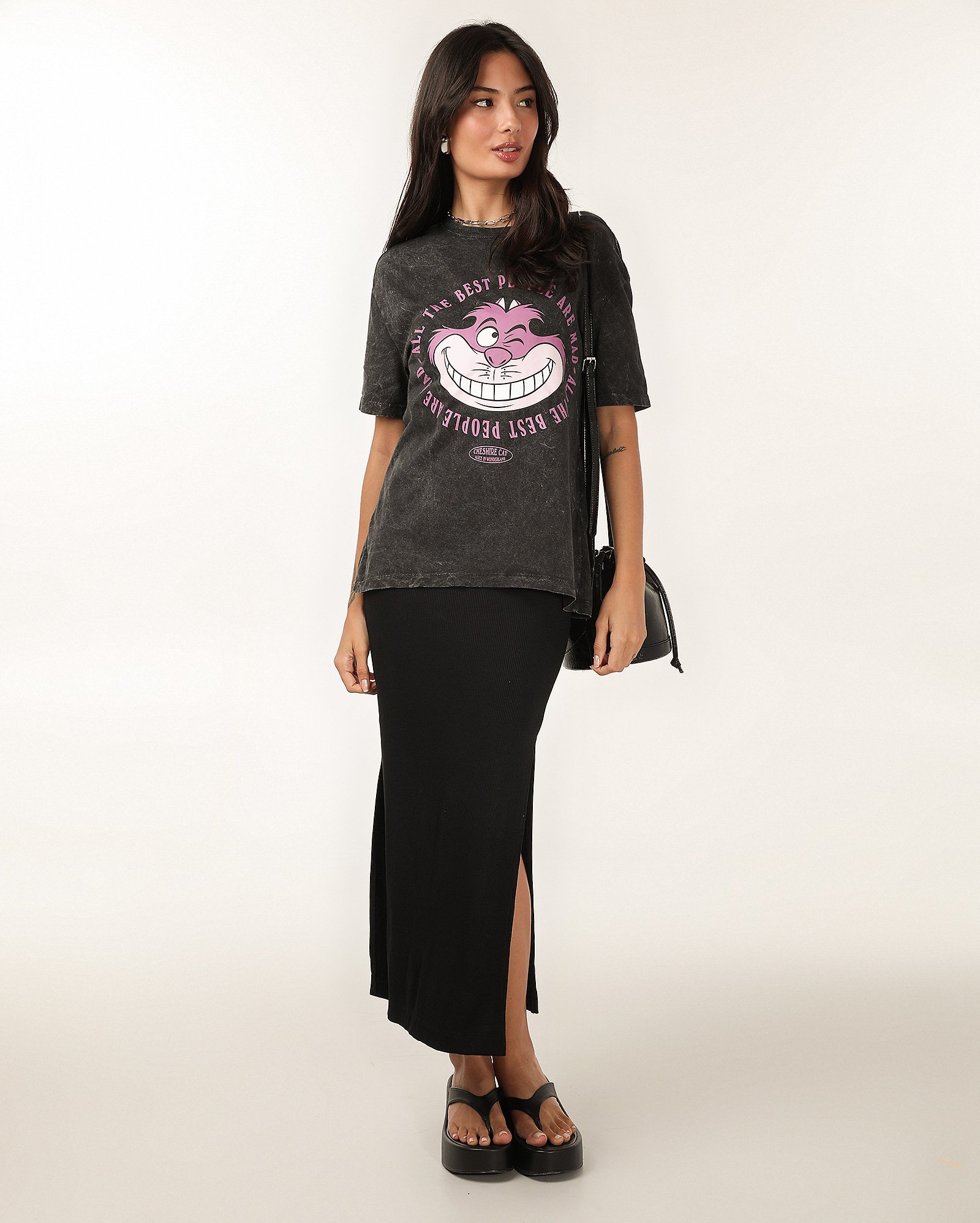 Camiseta feminina alongada Alice gato de cheshire estonada preta | Disney