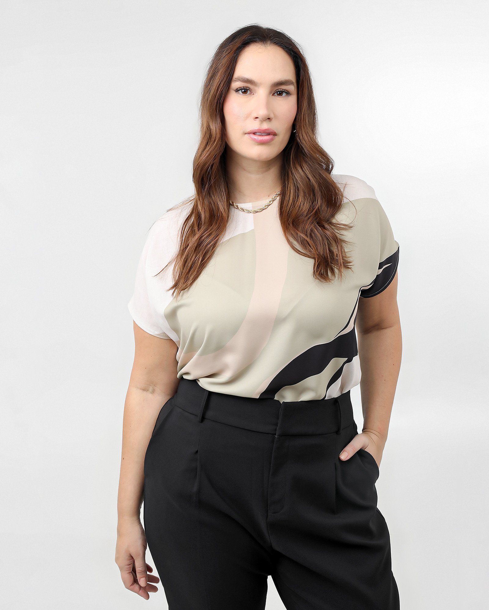 Blusa plus size feminina manga curta abstrata multicor | AK Plus by Riachuelo