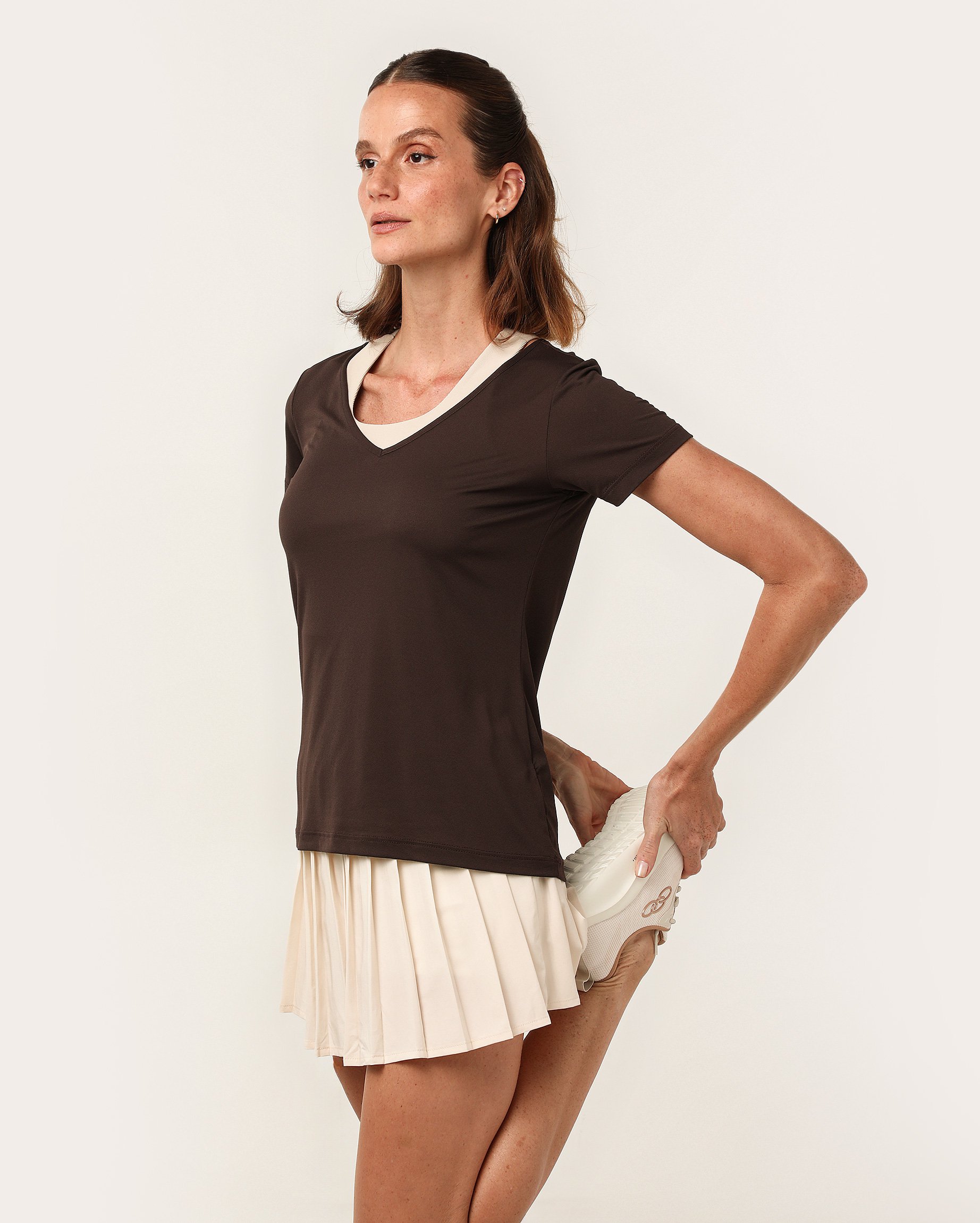 Camiseta esportiva feminina de poliamida respirável - Marrom Escuro | Body Work