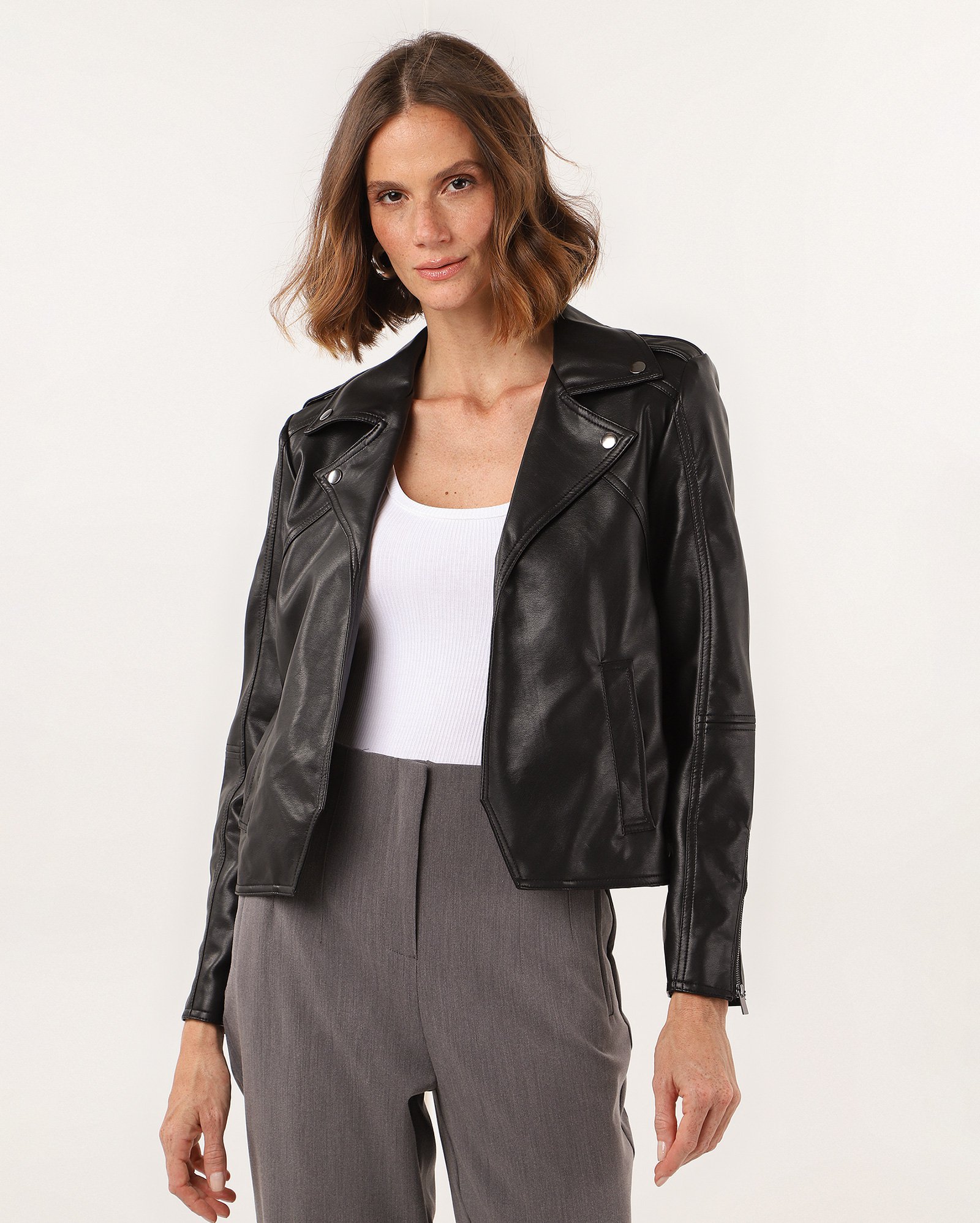 Jaqueta feminina biker em poliuretano preta | AK by Riachuelo