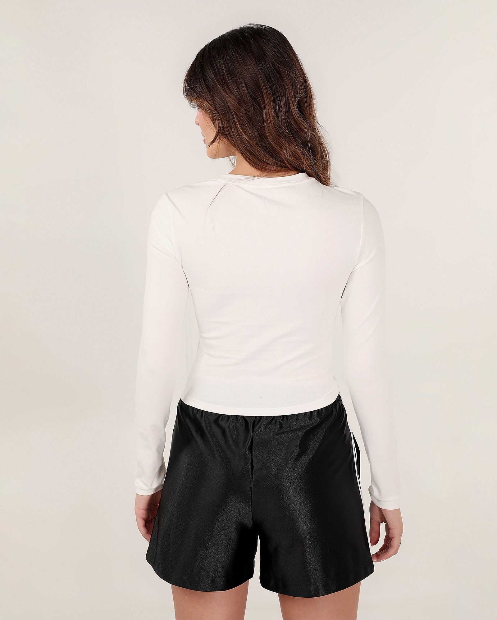 Camiseta cropped manga longa Hogwarts branca | Warner Bros. — foto 6