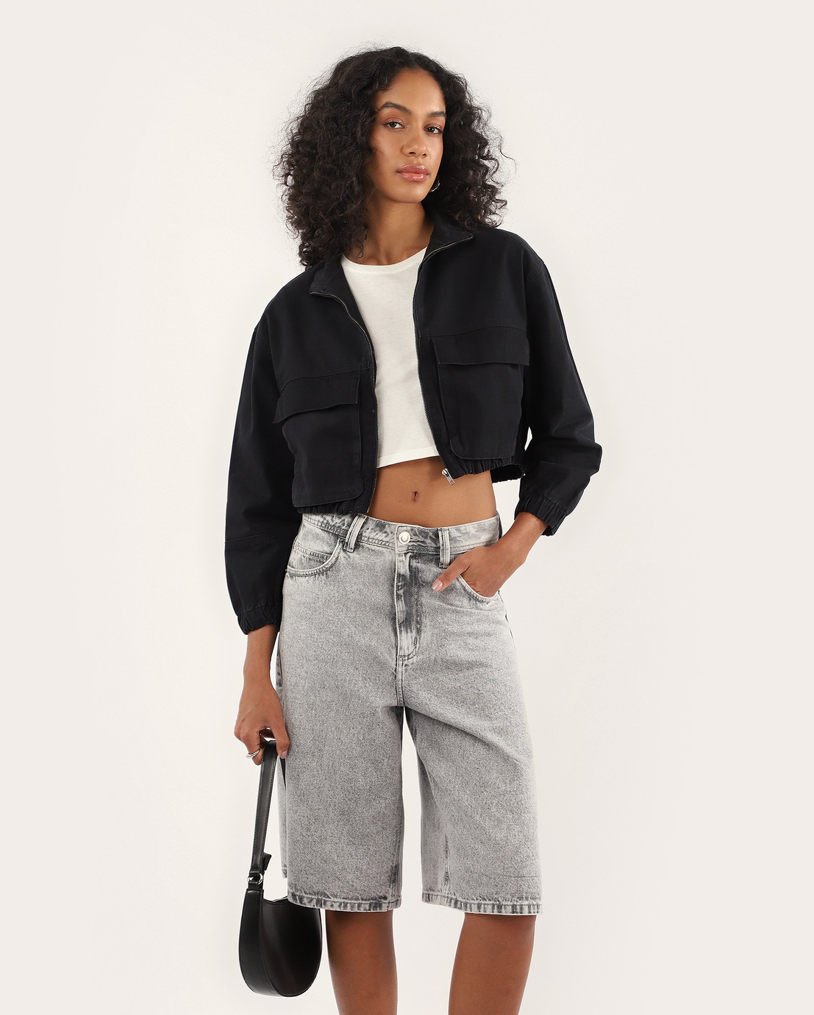 Jaqueta black jeans feminina com bolsos cargo | Pool Jeans