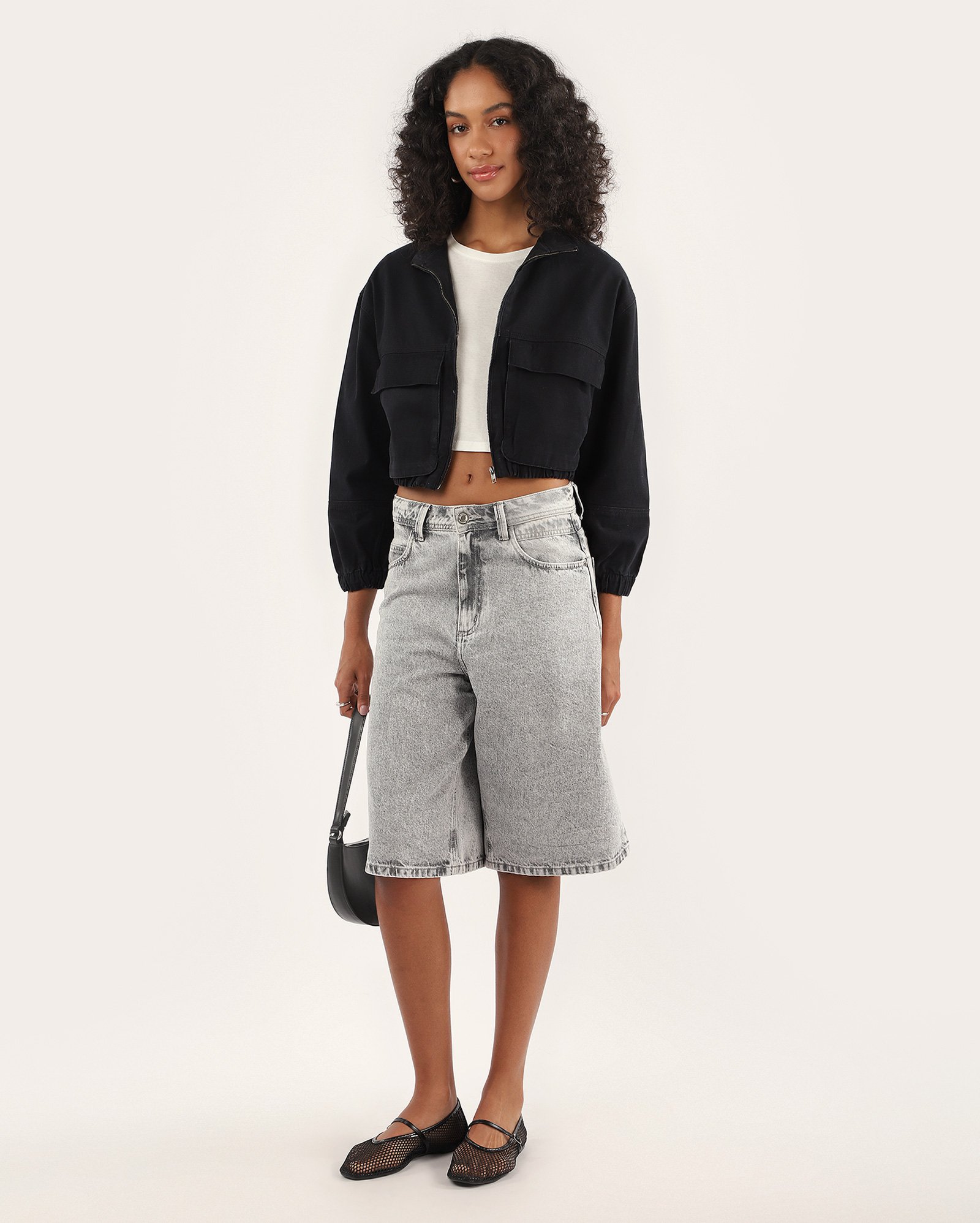 Jaqueta black jeans feminina com bolsos cargo | Pool Jeans